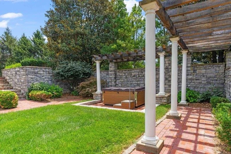 15-web-or-mls-6706 Elmcroft Cir-15.jpg