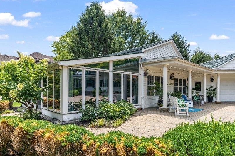 101-web-or-mls-6706 Elmcroft Cir-101.jpg