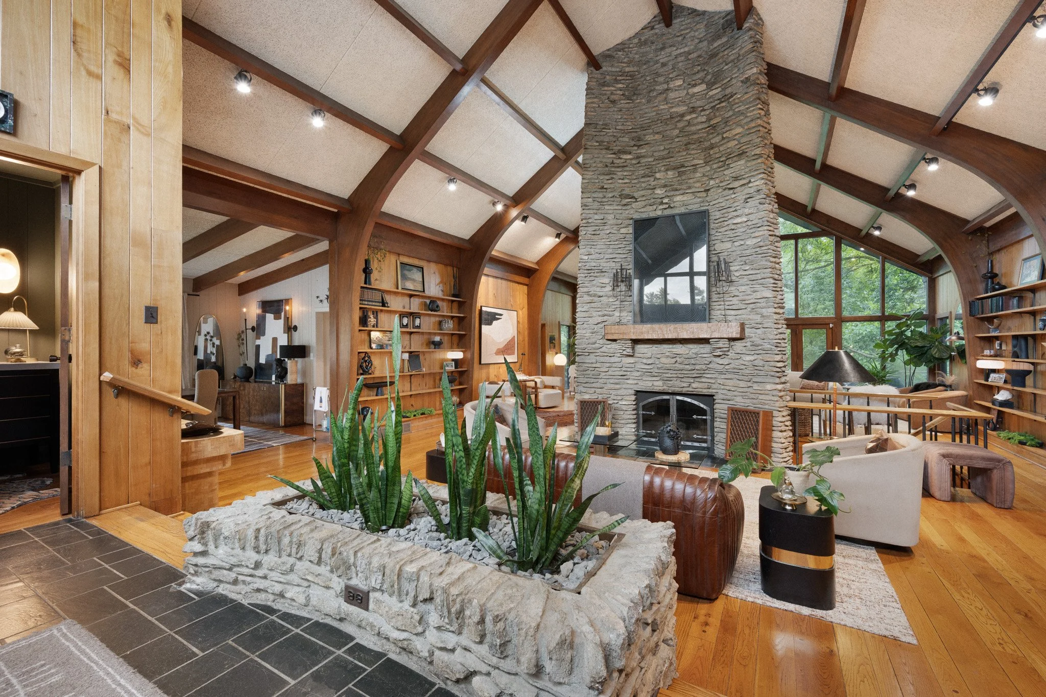 800 Greenspur Ln_web-12.jpg