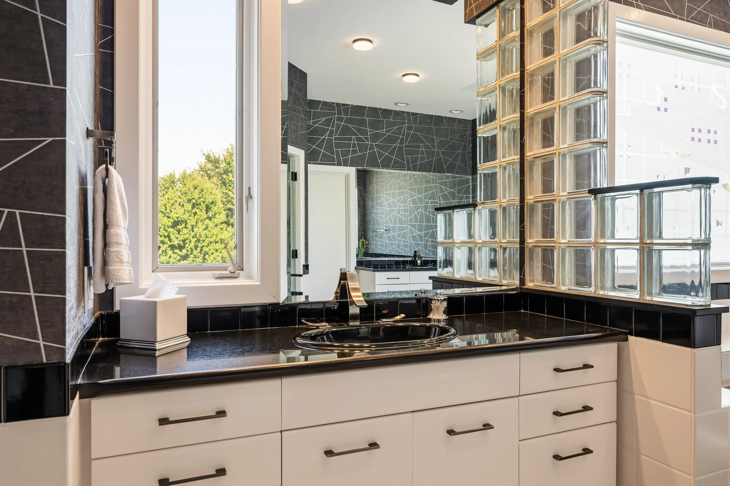 5109 Dunvegan Rd-36.jpg