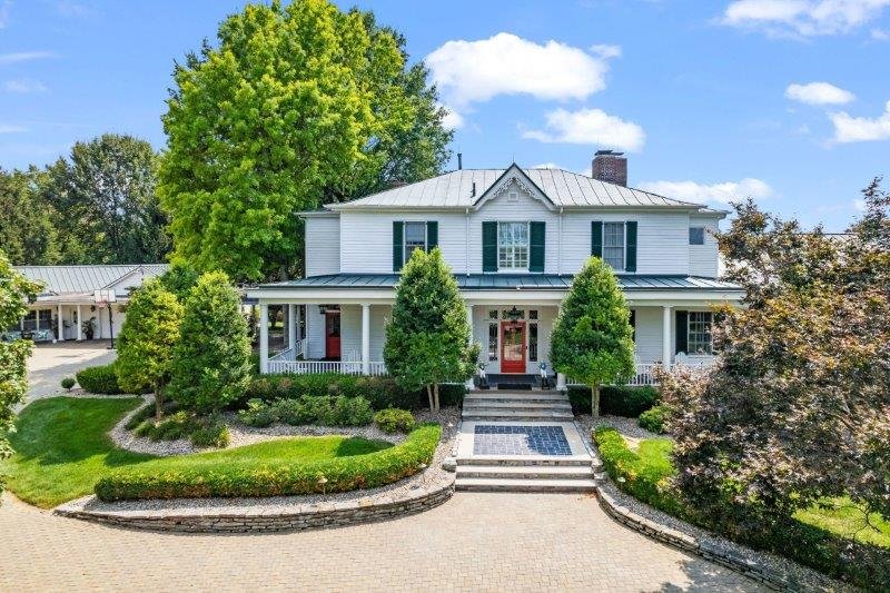 5-web-or-mls-6706 Elmcroft Cir-05.jpg