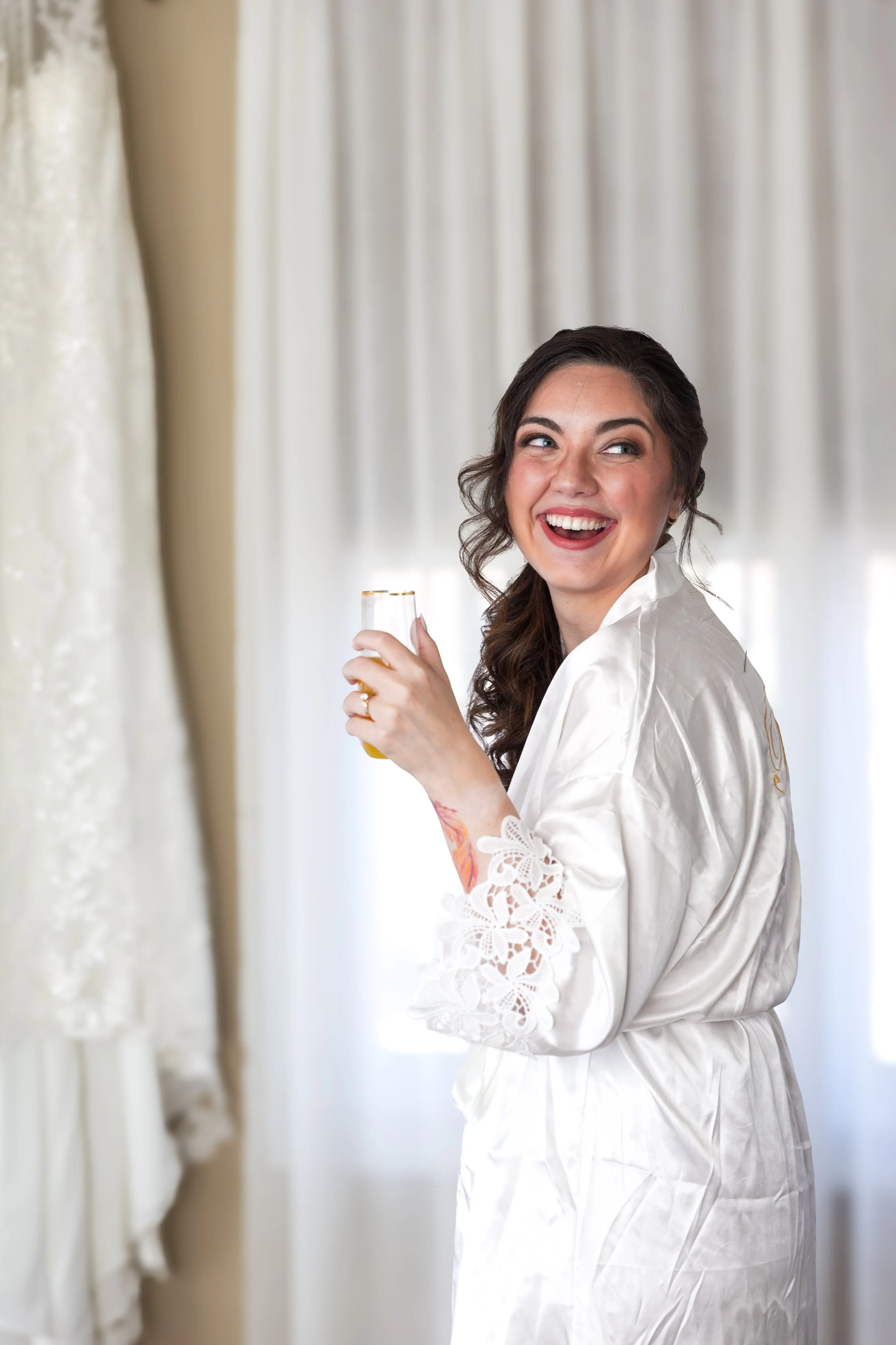 snowflake-inn-wedding-bride-getting-ready-jackson-nh-chelsea-gorasia..jpg