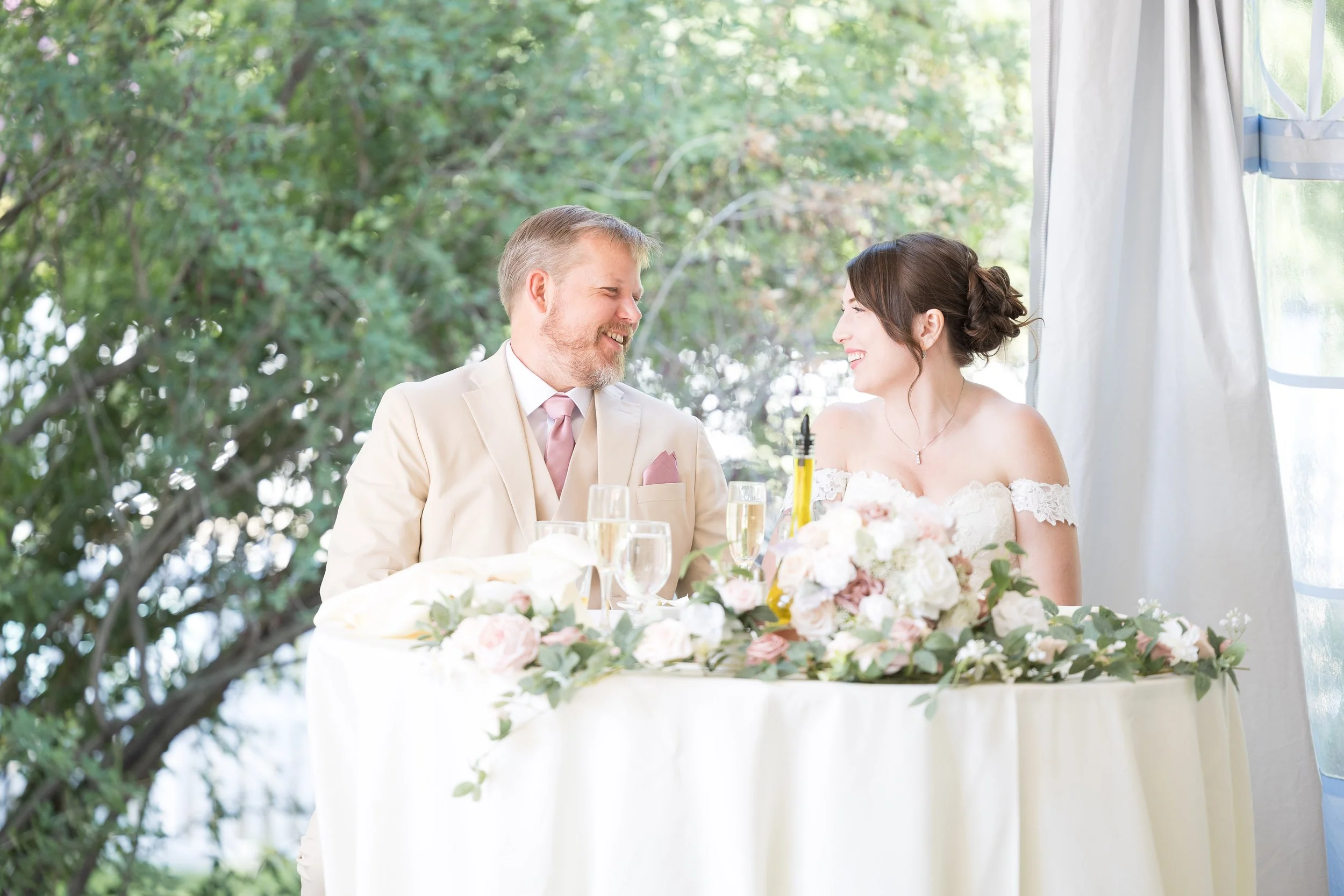 stonehurst-manor-sweetheart-table-reception.jpg