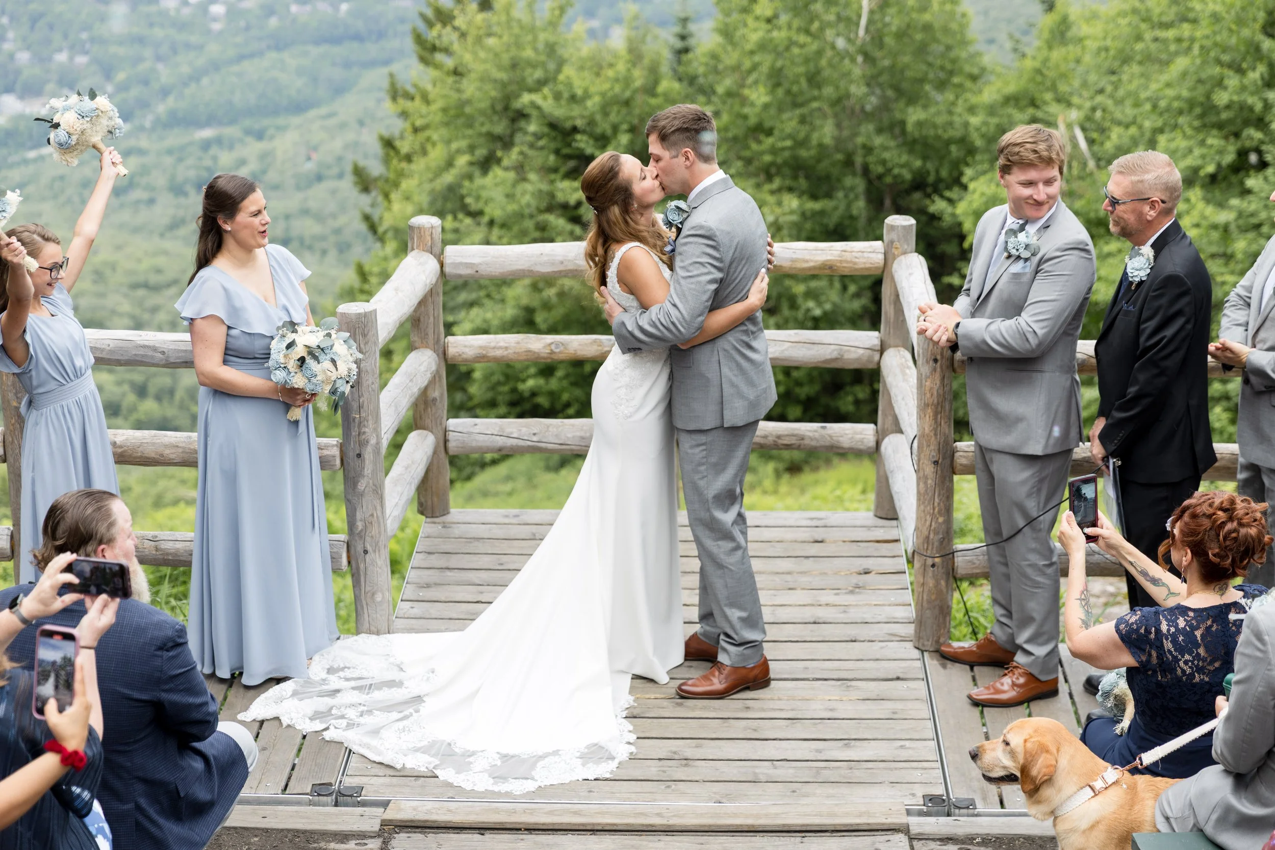 loon-mountain-wedding-ceremony-overlook-kiss.jpg