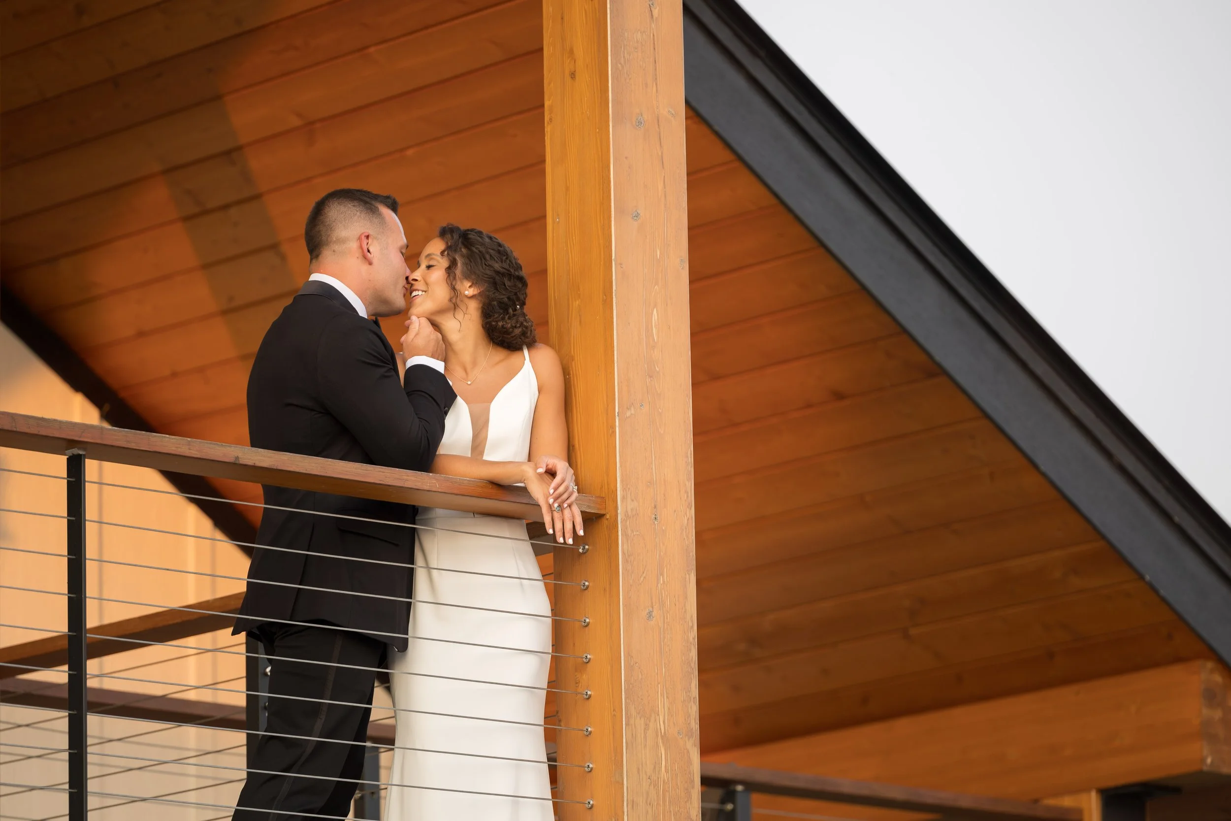 owls-nest-resort-balcony-wedding-portrait..jpg