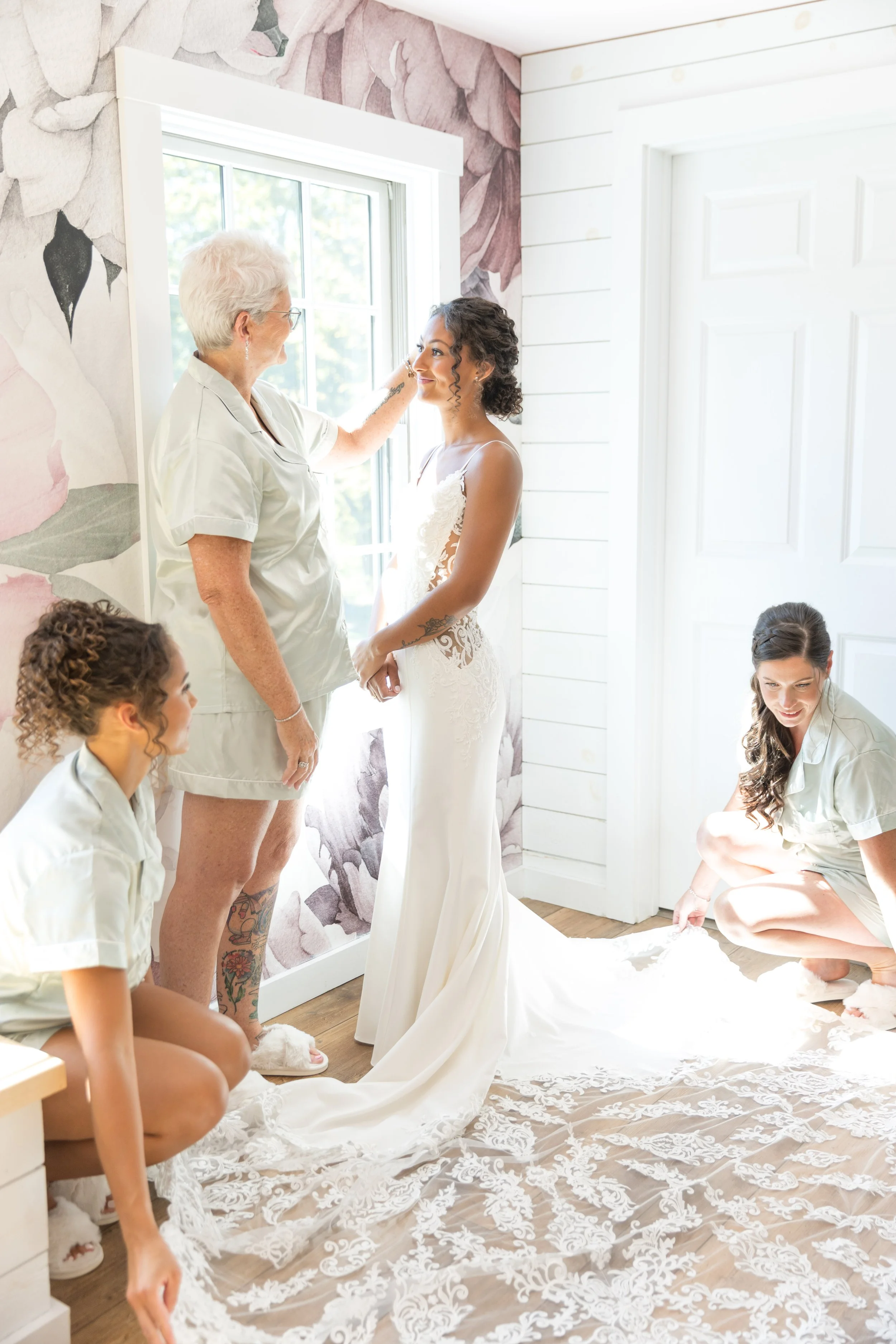 new-hampshire-wedding-getting-ready-bridal-moment.jpg