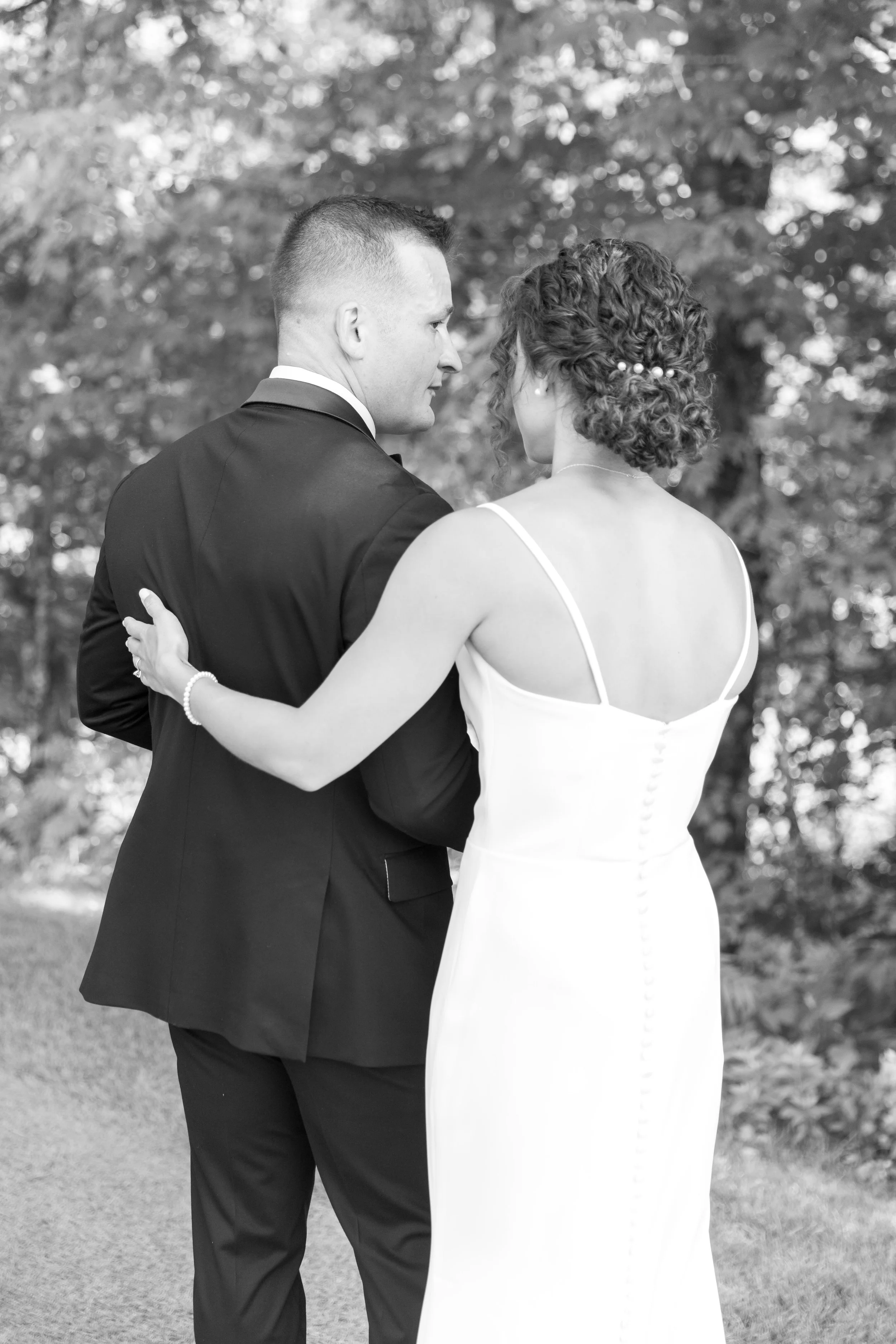 owls-nest-resort-wedding-couple-portrait-black-and-white.jpg