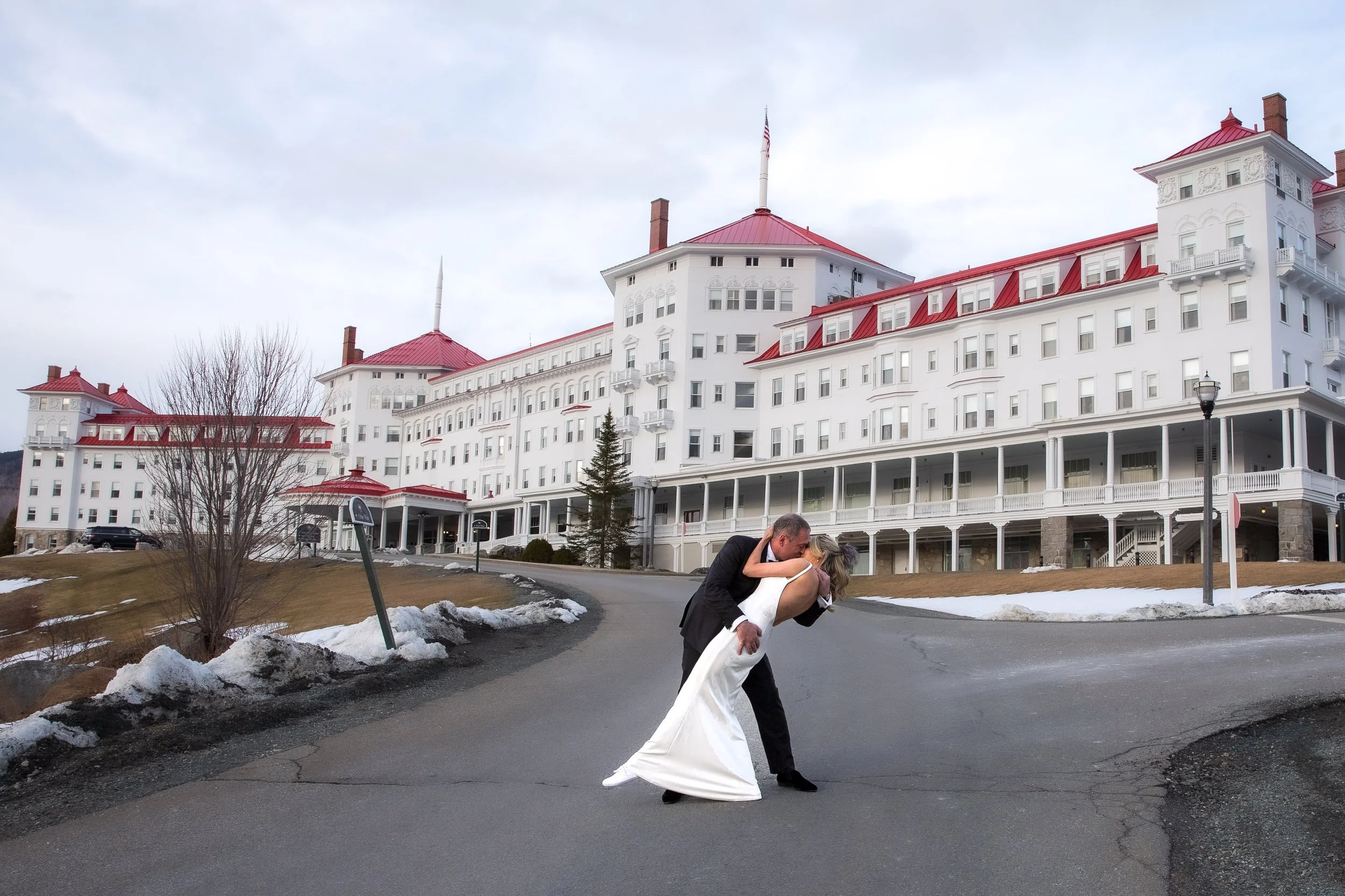 mount-washington-hotel-wedding-exterior-portrait-bretton-woods-nh-chelsea-gorasia.jpg