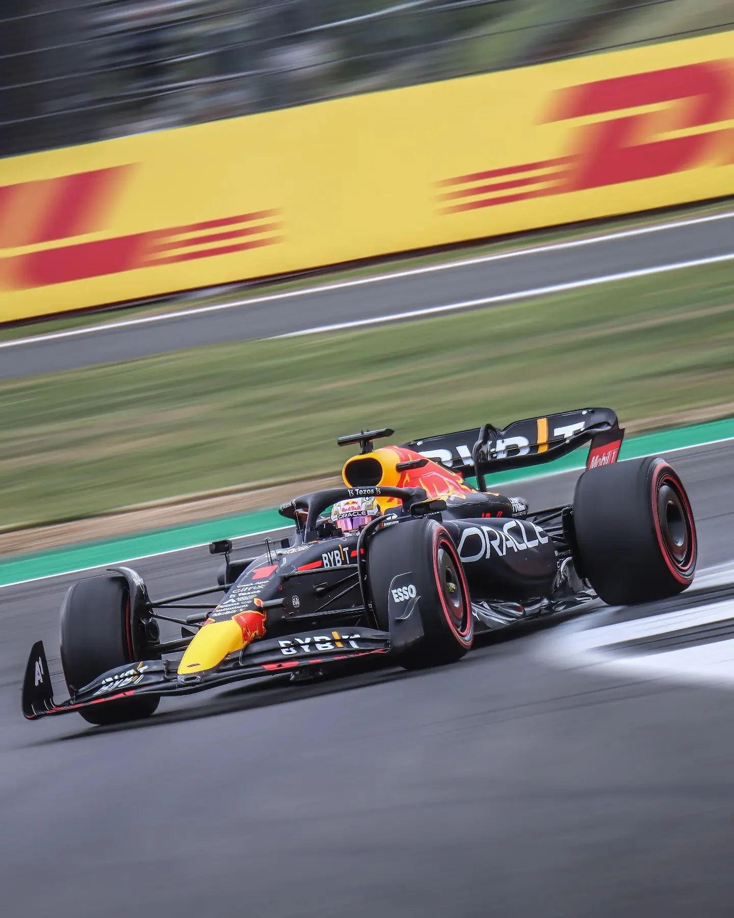 Max Verstappen - Silverstone 2022

..........................................................

ISO 100
F5.6
1/80

..........................................................

Camera: Canon 90D
Lens: @canonuk
50mm
18-55mm
70-200mm 
100-400mm

.........