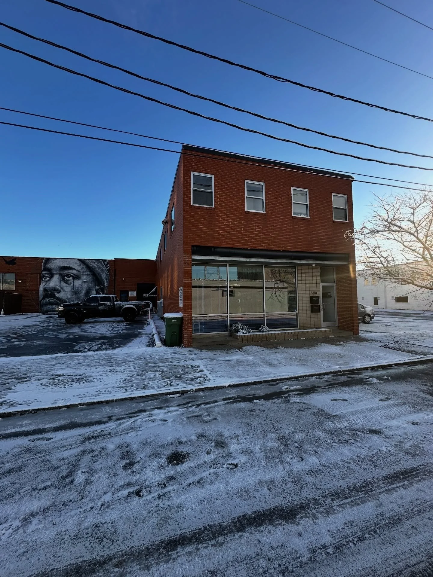 It&rsquo;s cold outside but we are here getting warm with the weights! Please drive safe coming in today ⚠️ . 

Happy Snow Day ❄️