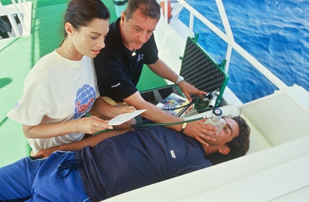emergency o2 on boat efr - Nautilus adventures.jpeg