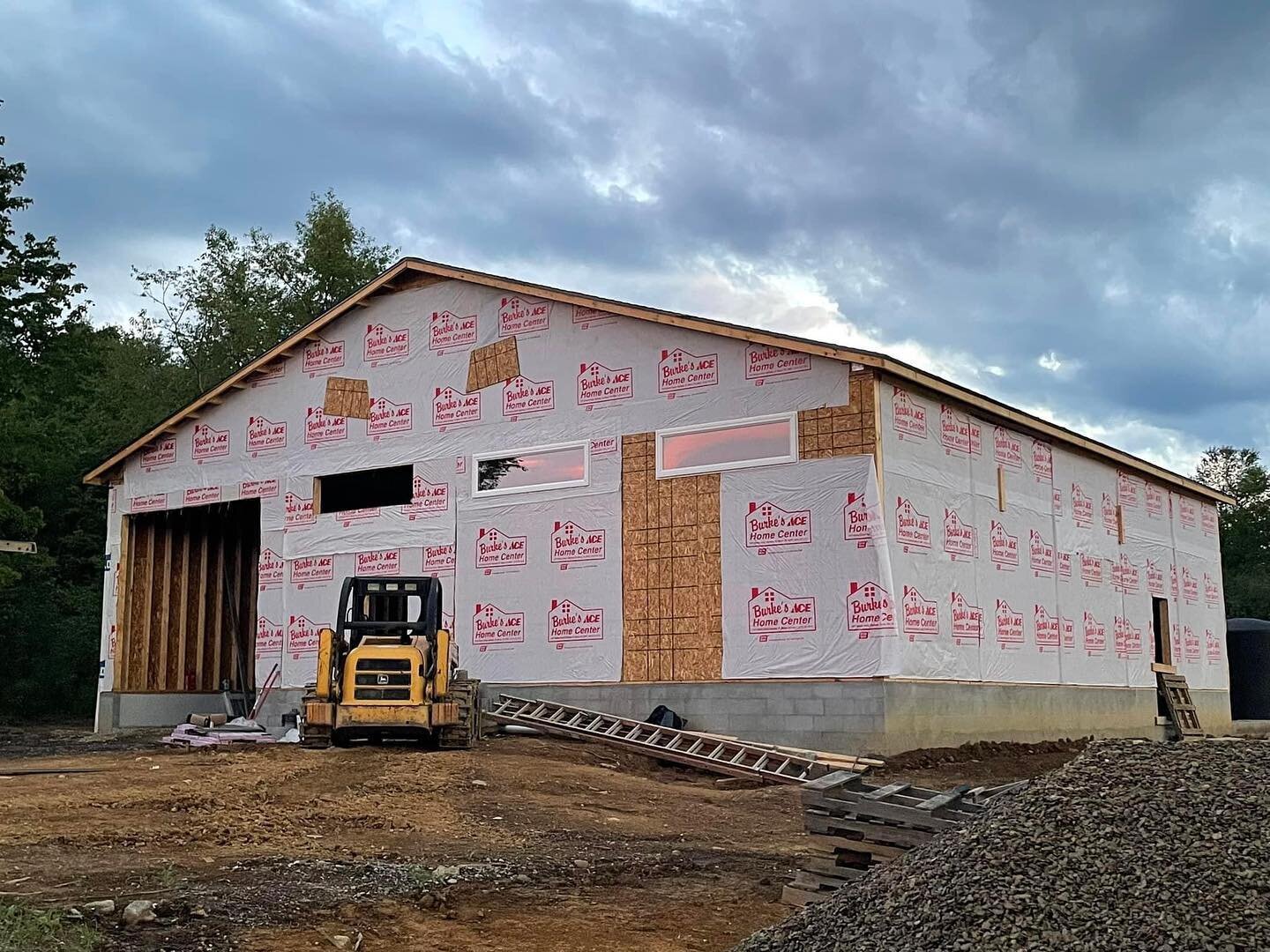 🤔 Incase you were wondering what&rsquo;s going from behind CHD&hellip;
 Well, because of GREAT CUSTOMERS 
CHD is expanding in multiple ways!!
-A new manufacturing and bottling building to service our growing customers base!
-CHD @ Gettysburg will be