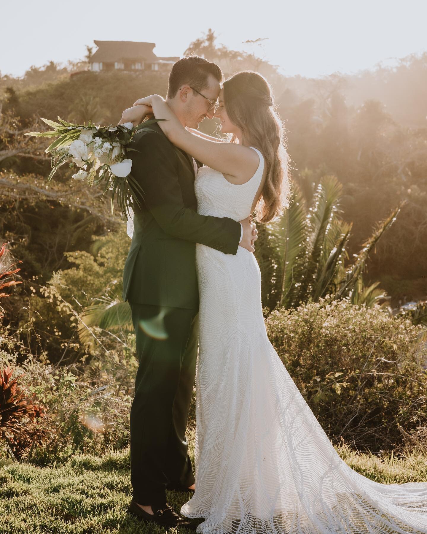 We are absolutely in love with this dreamy couple! It was so special to be a part of their big day. Marina, a total beauty inside and out and her dress was just so stunning. 💛

.

Photographer: @fulleredgestudio
Planner: @sunset-soiree
Florals: @flo