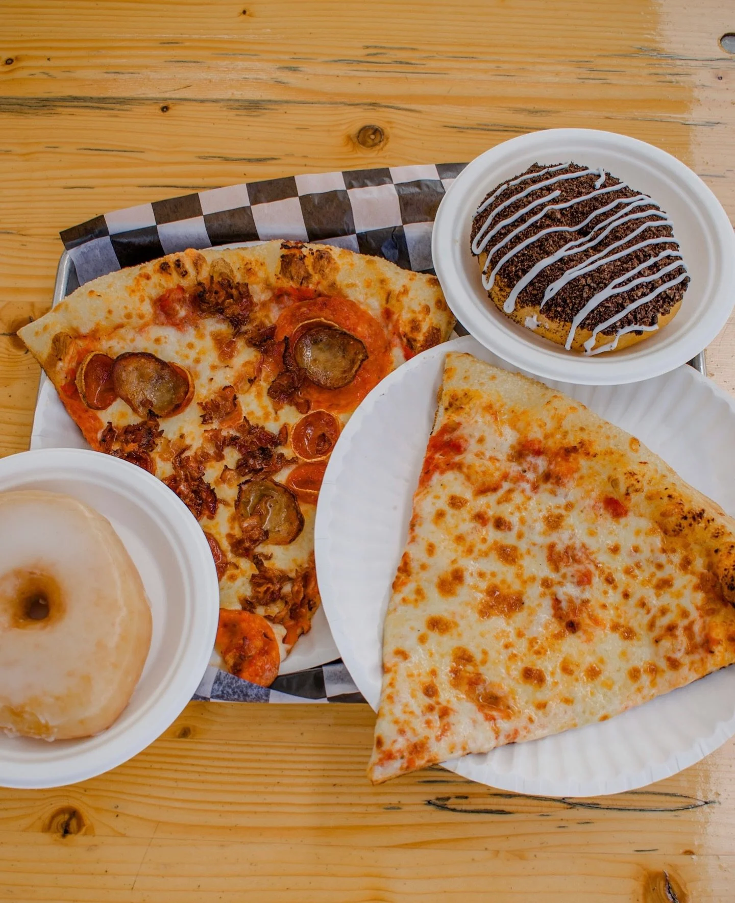 The combo you didn&rsquo;t know you needed 🍕🤤🍩

Kick off your week right with two slices + two donuts for just $18.99.