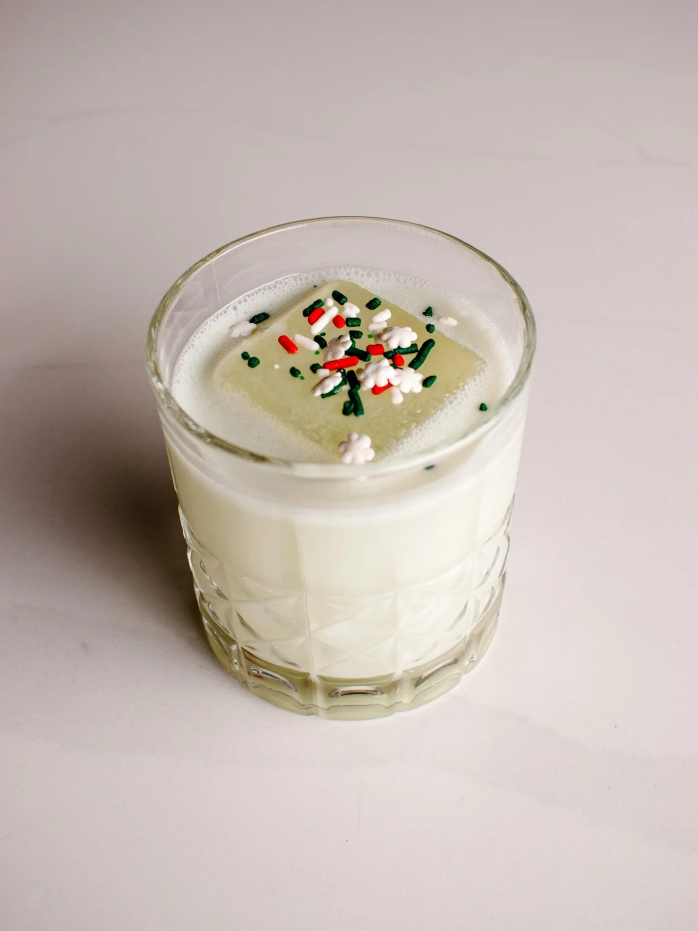 Cookies for Santa? We prefer this. 🎅🍪

Meet the Christmas Cookie Mai Tai, made with Diplomatico Planas rum, fresh lime, sugar cookies, biscotti liqueur, toasted almond bitters, and finished with festive Christmas sprinkles🎄✨