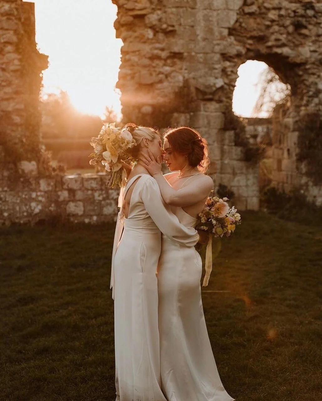PRO TIP!
When booking your wedding photographer, make sure to include your must have &ldquo;shot list&rdquo; of poses you and your partner want captured! Your photographer will photograph candid shots as well but this way you know you&rsquo;ll have y