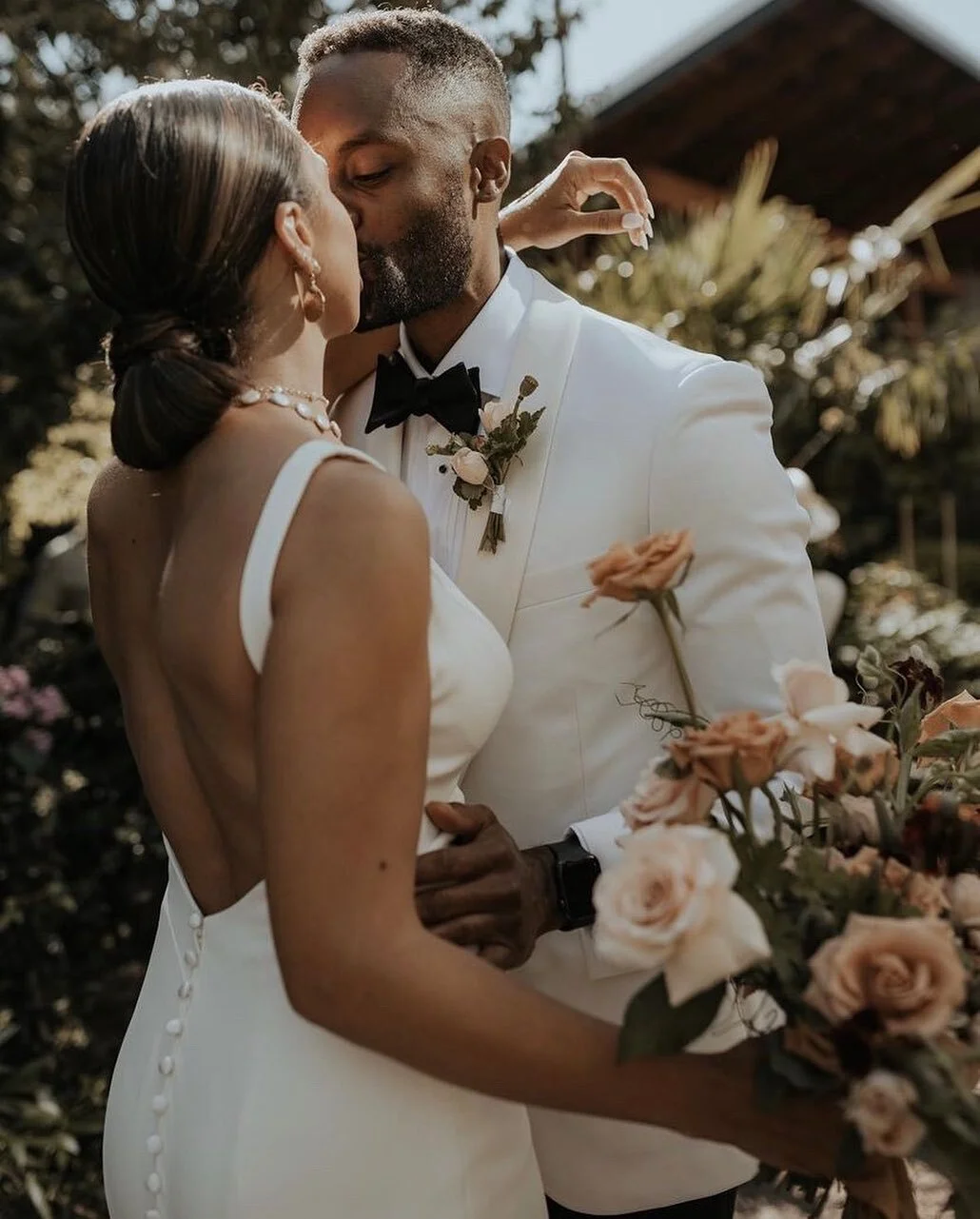 Happy Sunday🤍
⠀⠀⠀⠀⠀⠀⠀⠀⠀
Photo: @saraholiviaphoto
&bull;
&bull;
&bull;
&bull;
&bull;
#weddingday #weddingdress #weddingtux #whitetux #bridalbeauty #sandiegoweddings #socalweddings #southerncalifornia #californiawedding #weddingcouple #blackweddings #