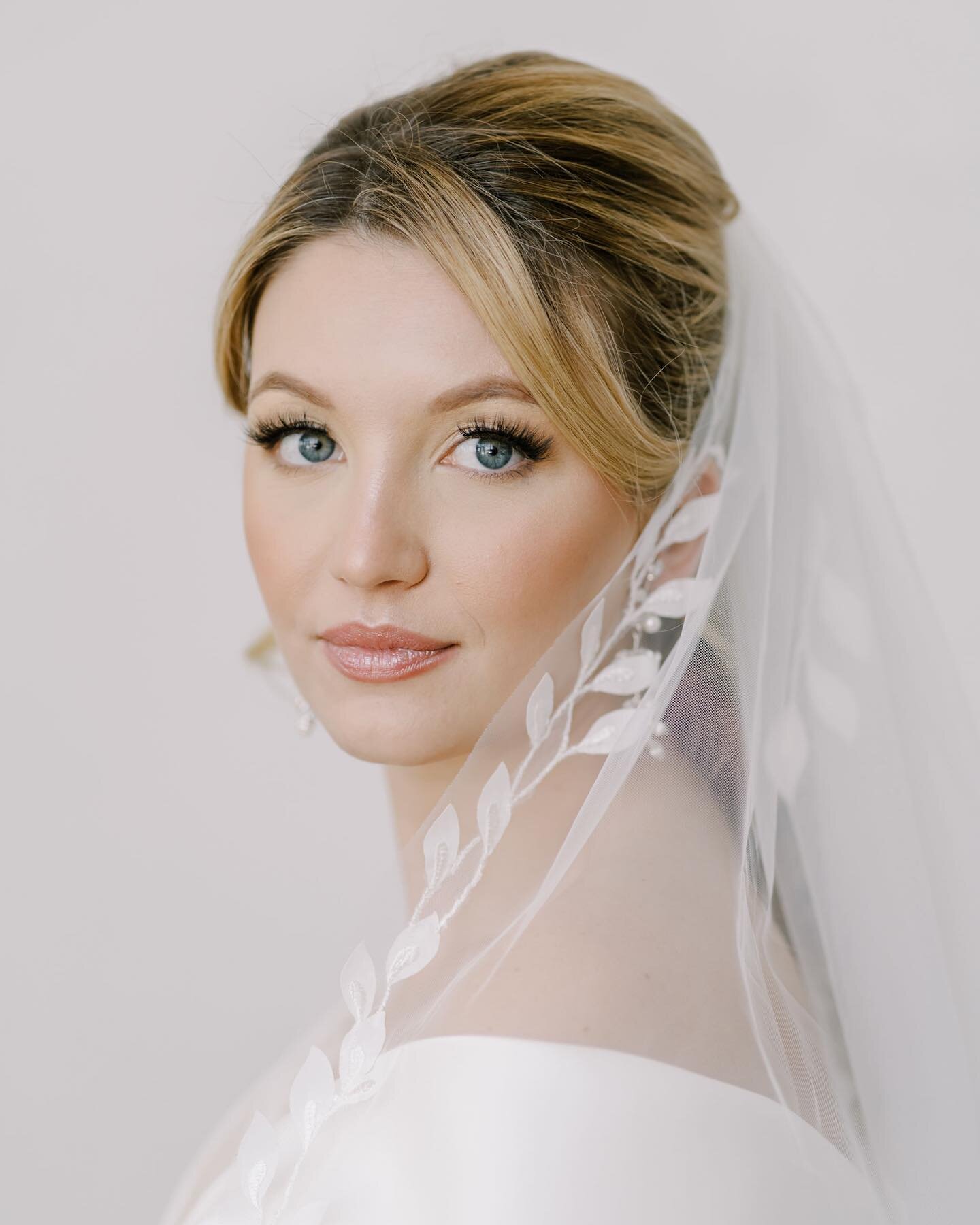 You guys. The bridal portrait of all bridal portraits by @monicamphoto of my stunner, Katie ❤️ I have no words. #weddingplanner #wedding #weddingday #weddinginspiration #bride #eventplanner #weddingphotography #love #weddings #weddingdress #weddingde