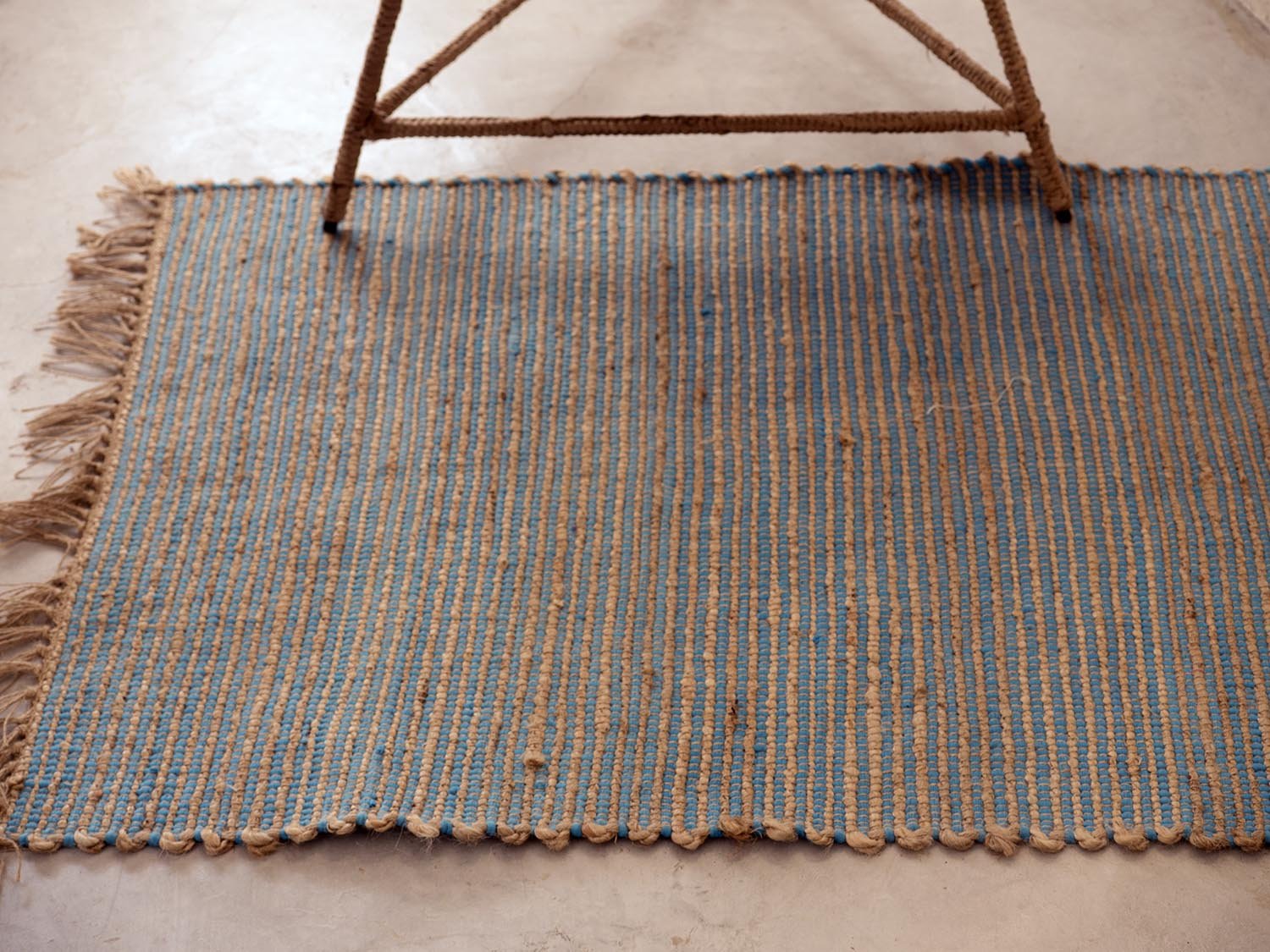 Turquoise & Jute Woven Rug (1)
$25.00
2.5 x 4 feet (76.2 x 121.9 cm)