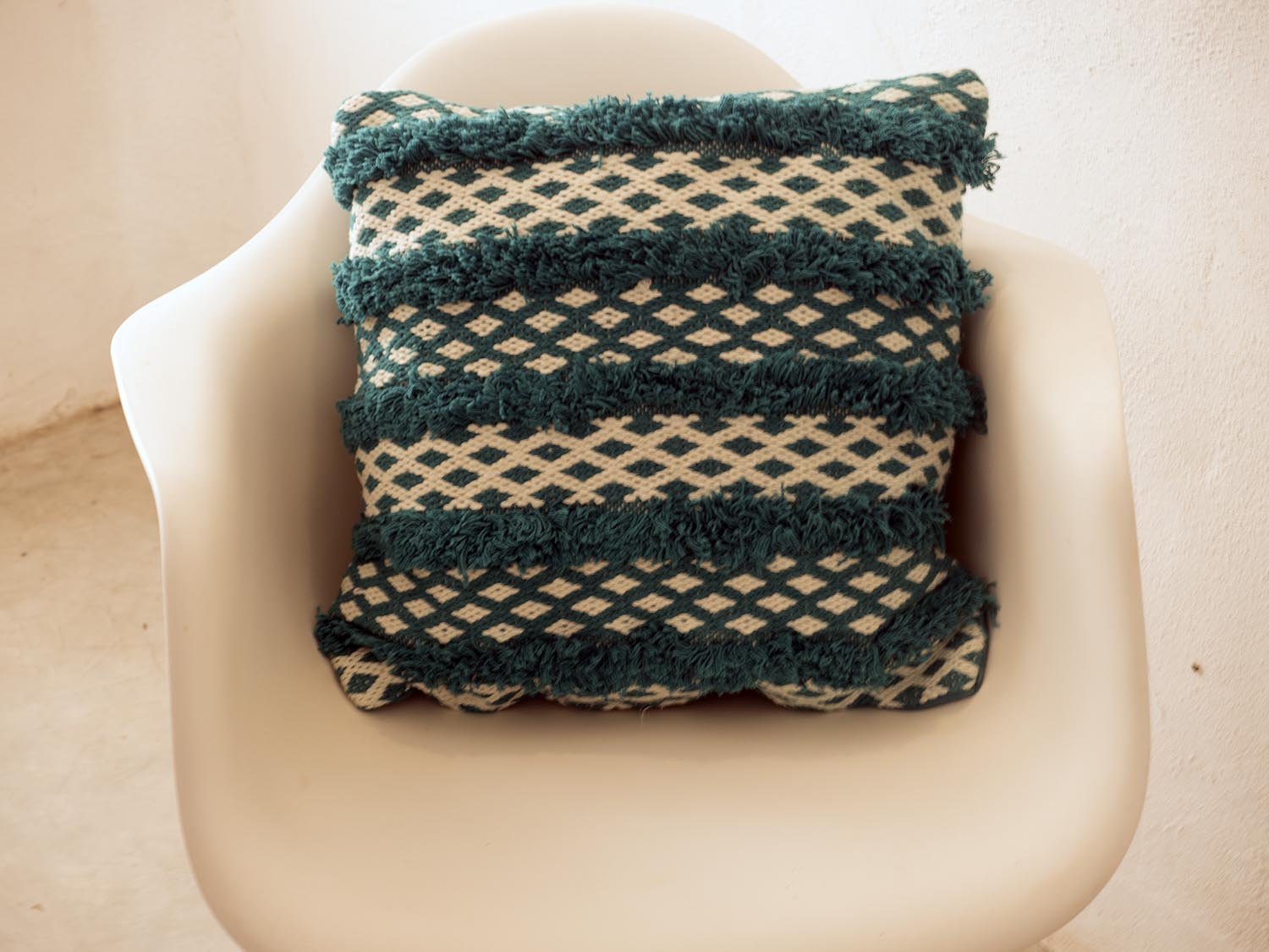 Turquoise & White Tapestry Pillows (2)
$7.00
2 in inventory