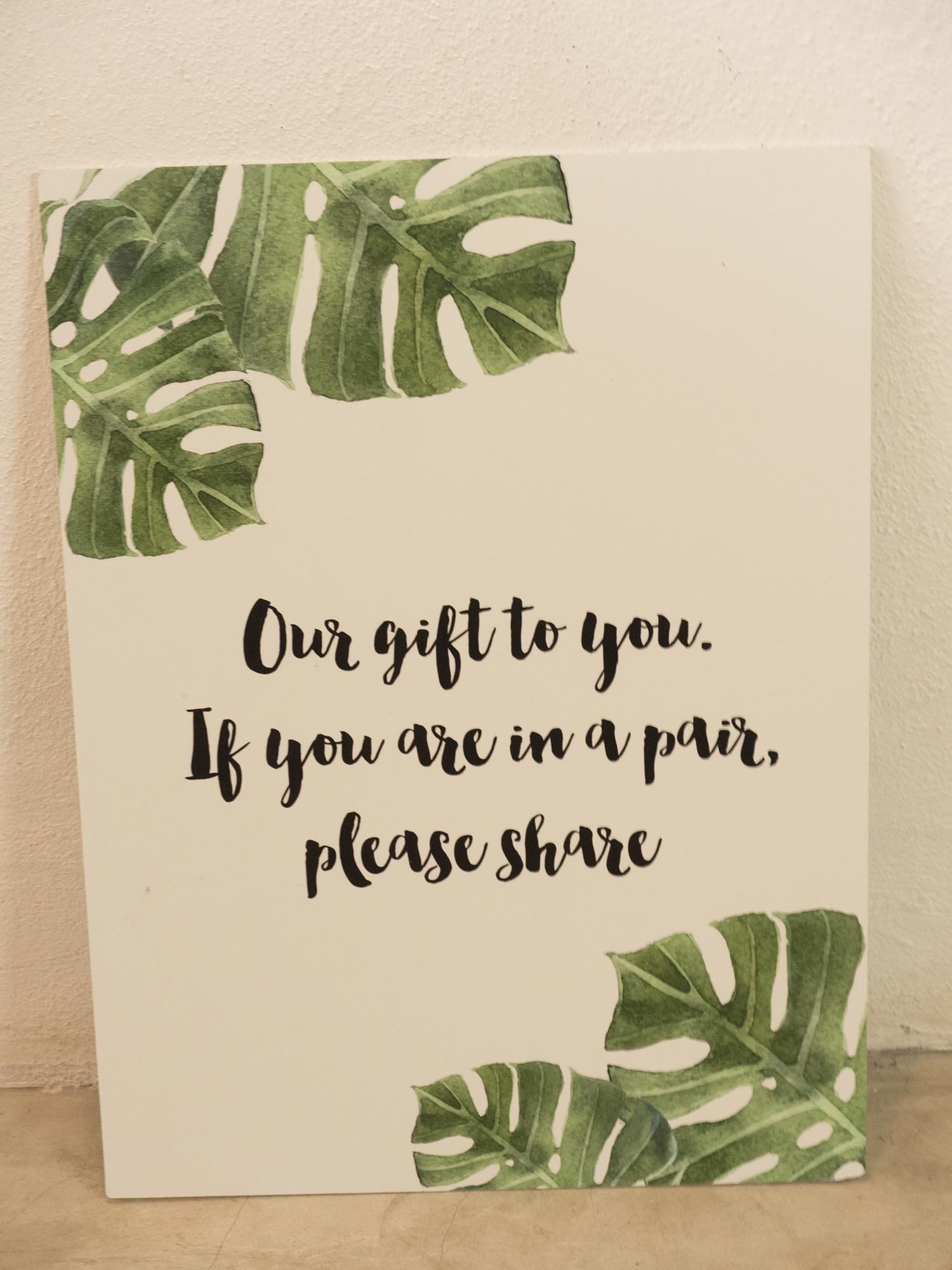 Welcome Gift Tropical Sign
$10.00