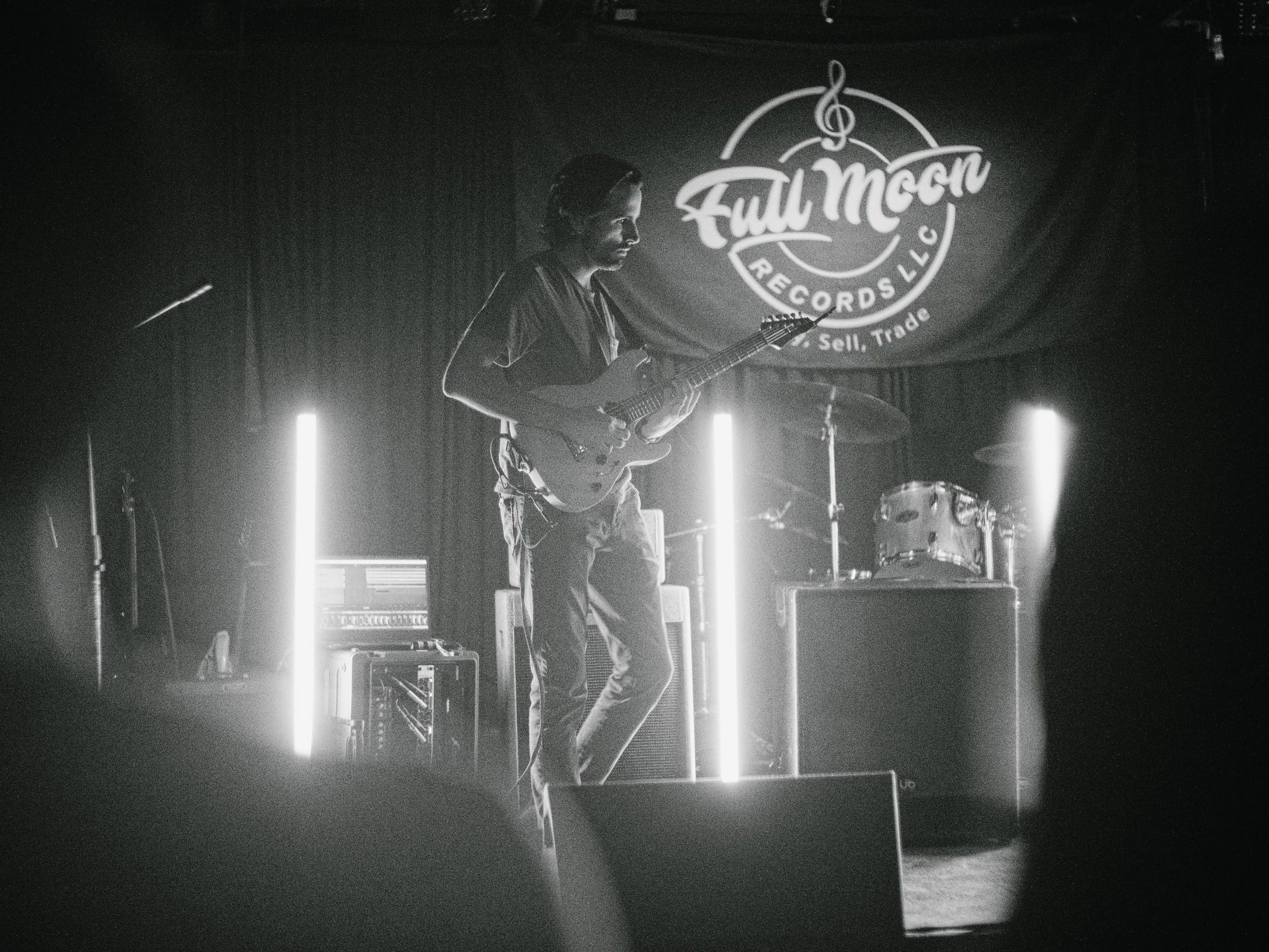 Lotta people may not know this about me now, but there was a time in my life where I did everything I could to become a full time music photographer. Shot every local show, some bigger bands, even went on tour once. 

But this weekend? Drove down the