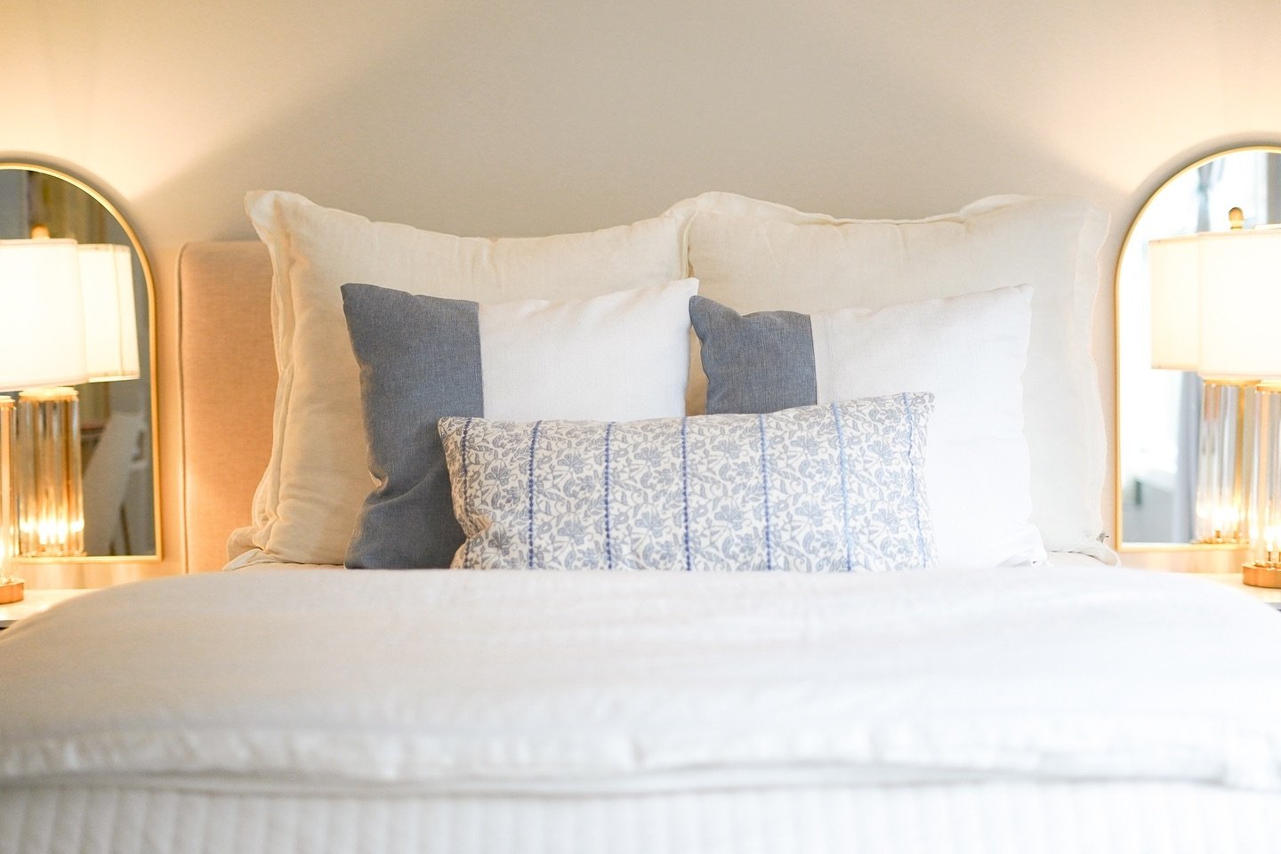 The best way to have a stress free move-in day is to us hire us as your dorm/apartment designers! Creating a room you actually love and enjoy is easy with our 3 service options. Our services range from simply providing you with vision for your room t