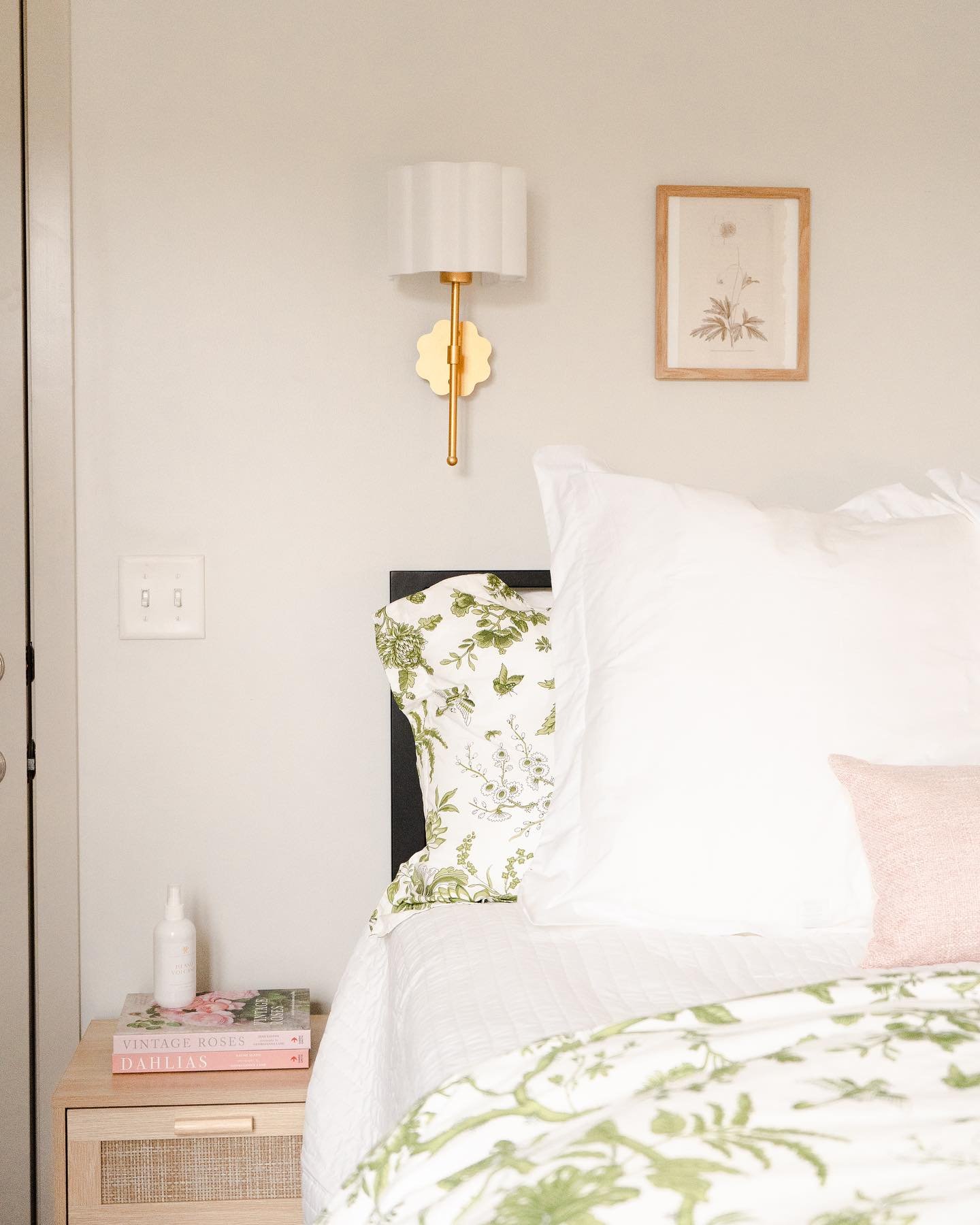Pinks, florals, and gold accents make this room a cozy place to call home 🌸

#apartmentdesign #apartmentdecor #design #decor #apartmentbedroom #roomtransformation