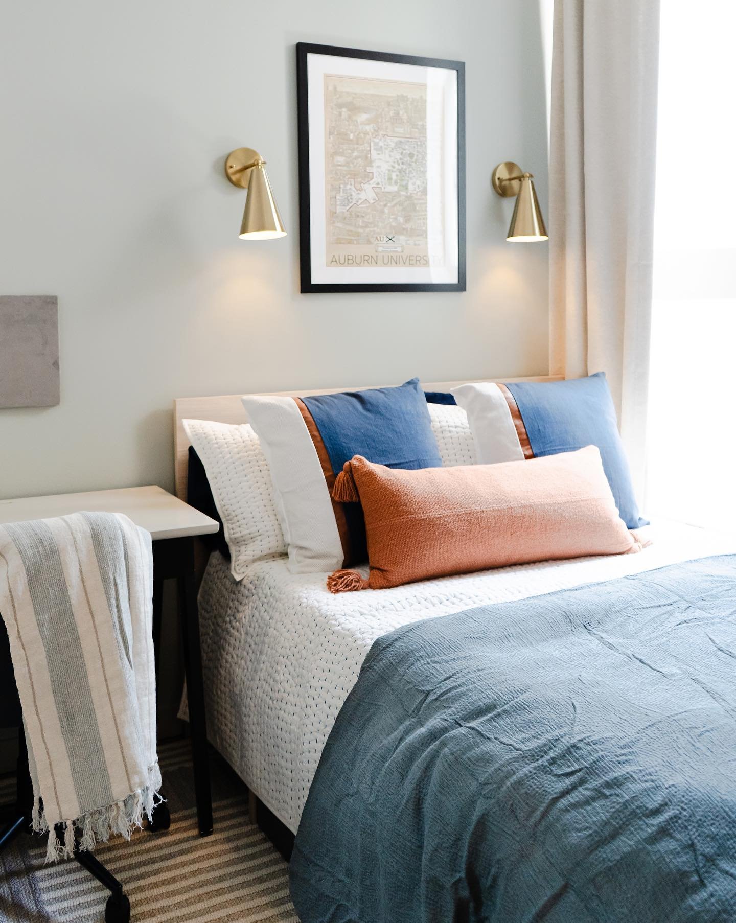 A classy Auburn inspired room never goes out of style 💙🧡

#apartmentdecor #apartmentdesign #bedroomtransformation #decor #design #designer #auburn