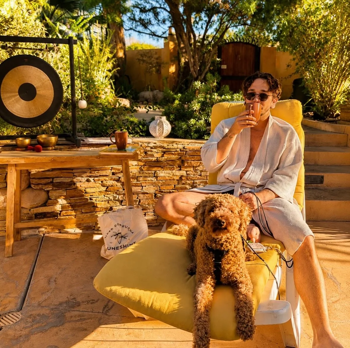 🐾 DOGS OF THE GOOD HOUSE: ENZO

Meet Enzo, a mini poodle turning 3 this September and a very experienced traveler, spa-goer and boutique hotel connoisseur.

Enzo comes from a Latino family, so yes, he speaks Spanish. He&rsquo;s incredibly smart, ene