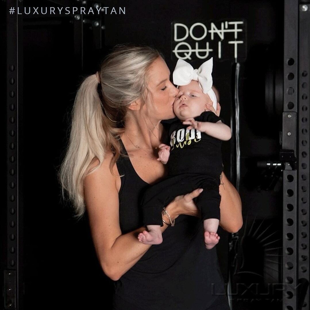 Did you remember to book your spray tan before your workout/baby photo shoot? Man, you really covered all the bases. 😋 Looking lovely @hannah.gallardi 😍 #babyworkout #LuxurySprayTan
-
-
-
-
-
-
-
#SprayTanMePlease #LuxurySprayTanning #ThatTanTho #S
