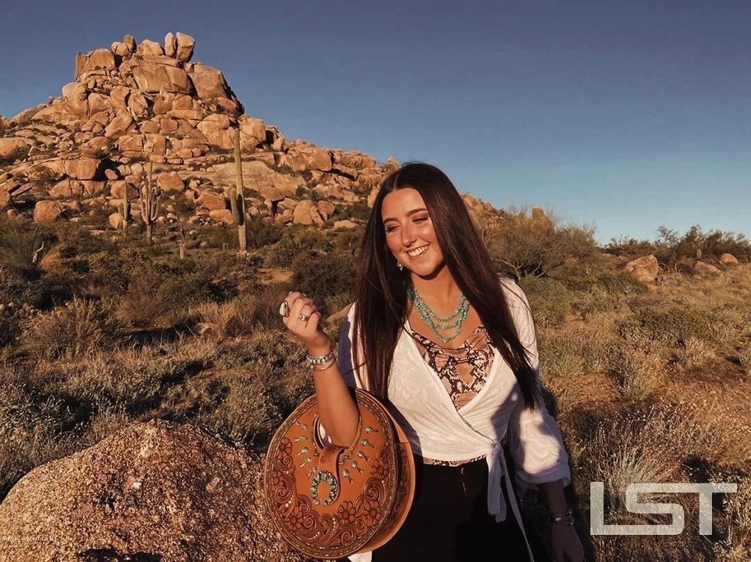 Fall vibes &amp; that golden hour glow ✨
The season may be cooling down, but the glow is still going strong 🍂☀️ Book today on our profile page. 
#FallGlow #DesertVibes #GoldenHourTan #LuxuryGlow #SunKissedSeason