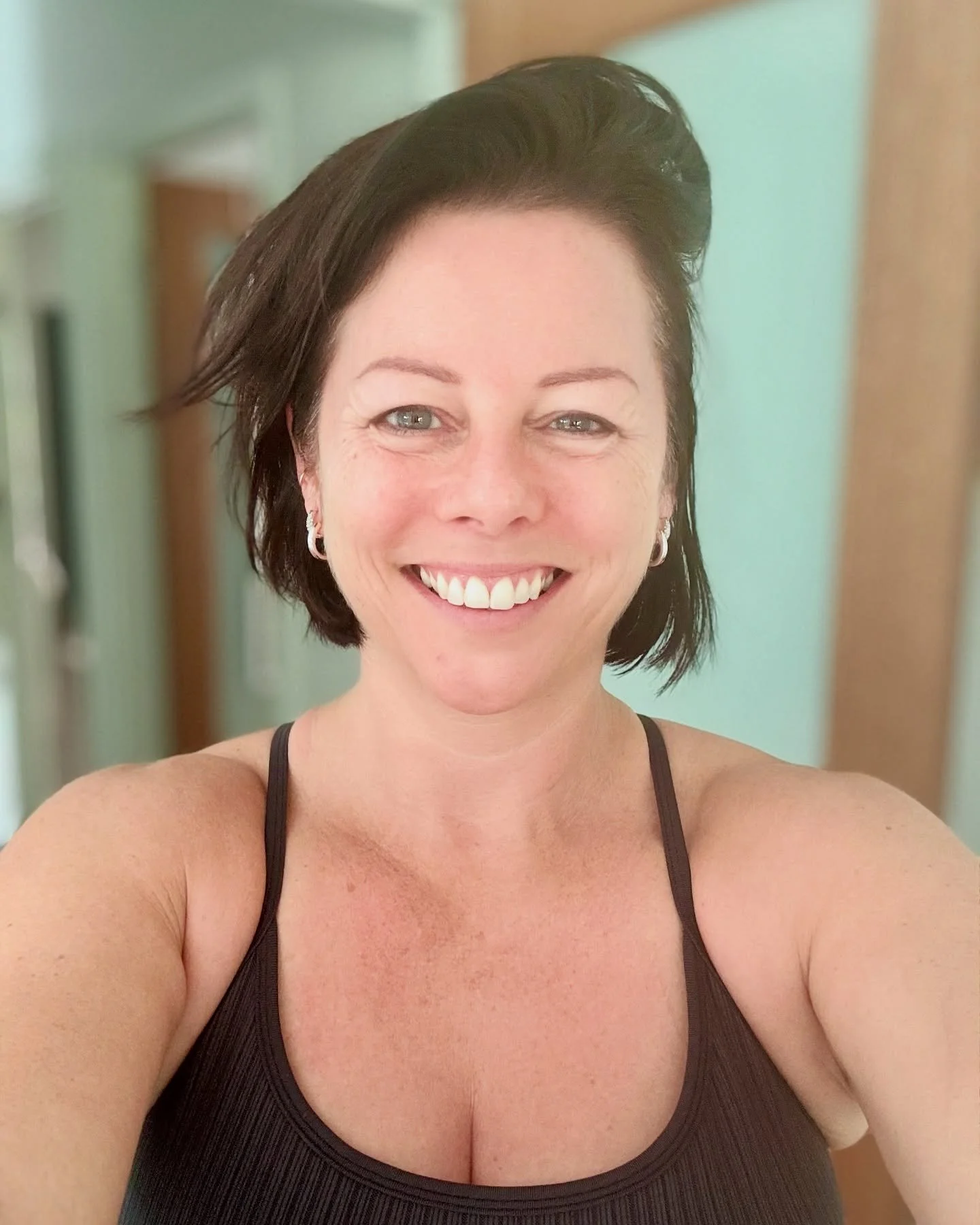 4 years fully self-employed today 💥
I&rsquo;ve been a PT for over 8 years, but stepping into self-employment 4 years ago was a whole different game.
Since then, I&rsquo;ve been every role in my business &mdash; coach, admin, marketer, tech support, 