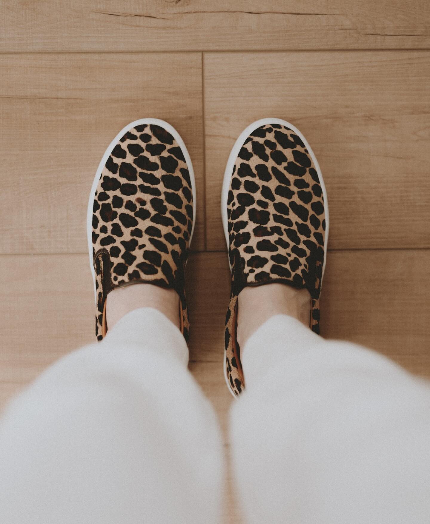 13:23 A leopard cannot change his spots 🐆

Follow @picturemaryna for beautiful curations, styling &amp; product photography ☺️
#marynaholovanova for @sezane 
#sezanelovers #sezaneaddict #sezane 
#leopard #cheetah #leopardprint #cheetahprint 
#spring