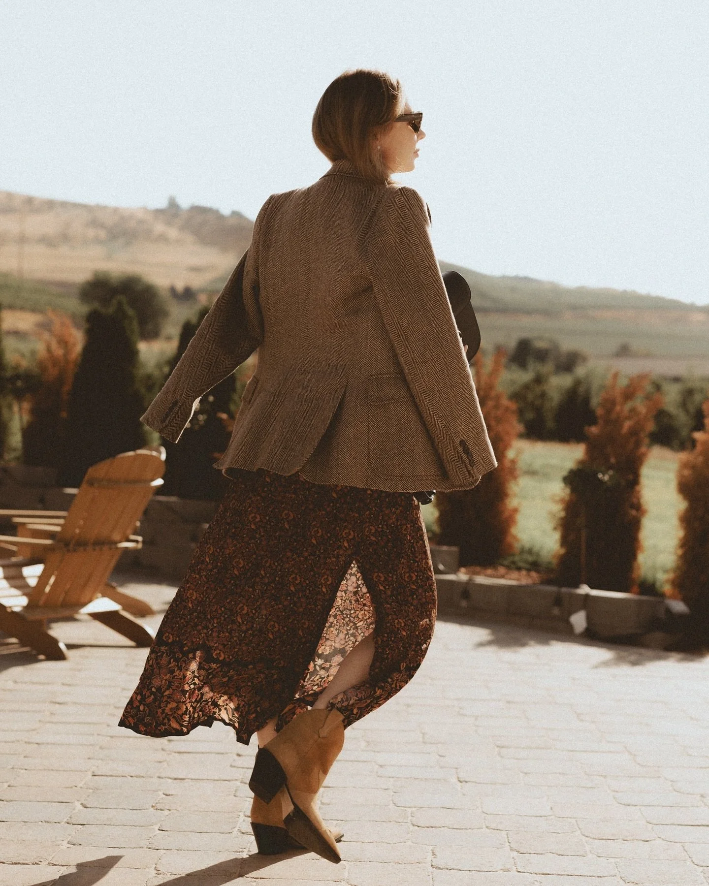 Instagram now allows up to 20 slides so here we go ☺️😵&zwj;💫
Fall wedding guest outfit idea with @nataliemartincollection 
@aeyde @poloralphlauren &amp; @gucci 
Go all the way to the last slide for the lake view and sunset sounds 🌅
#marynaholovano
