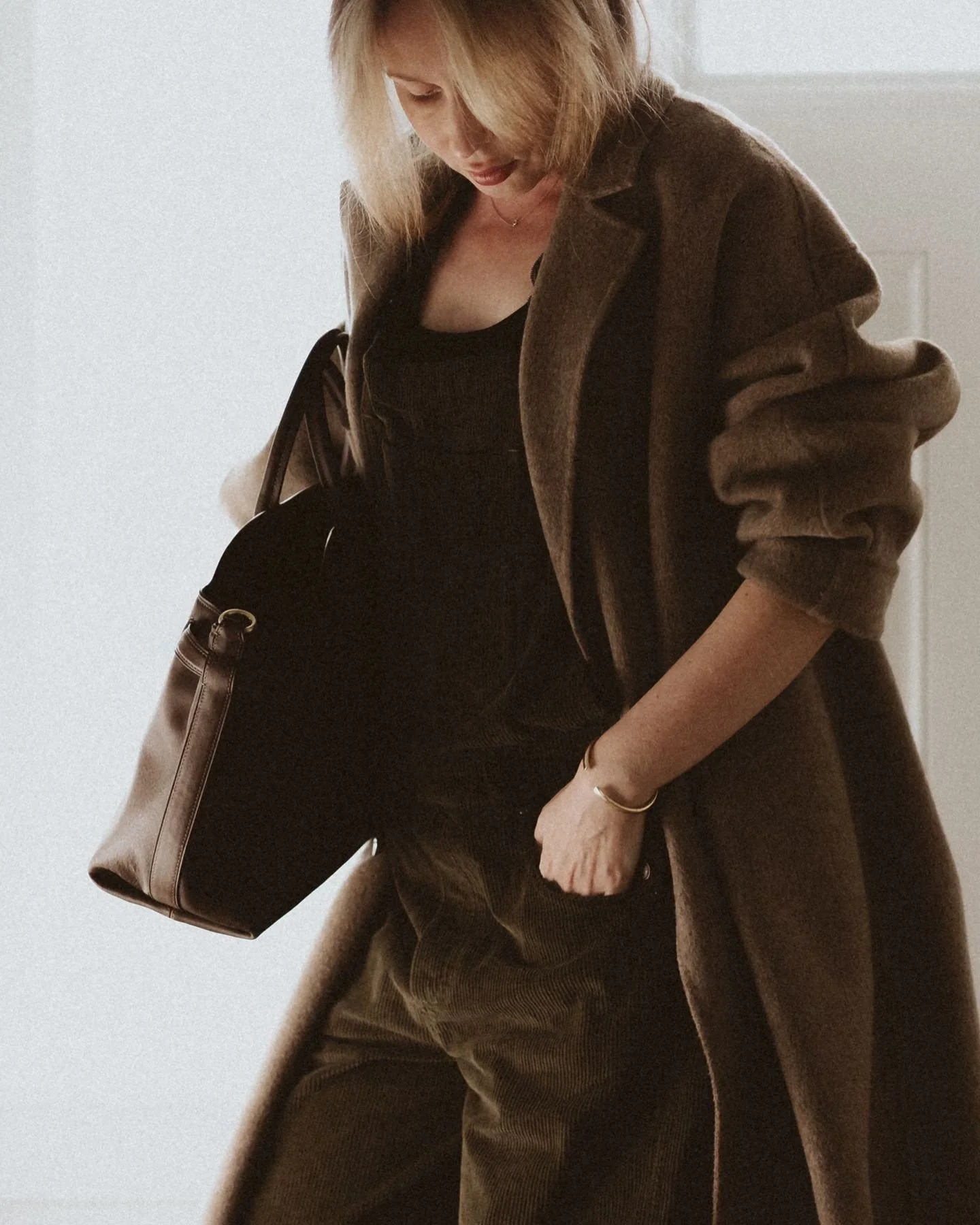 Must haves of my Fall wardrobe: 
- double faced wool coat (@cosstore )
- oversized tote (@coach soft empire carryall bag 40)
- cowboy boots (mine are by @aeyde ) Everything is linked as-is + similar style on my LTK 🫶☺️😉
What are yours? 
#marynaholo