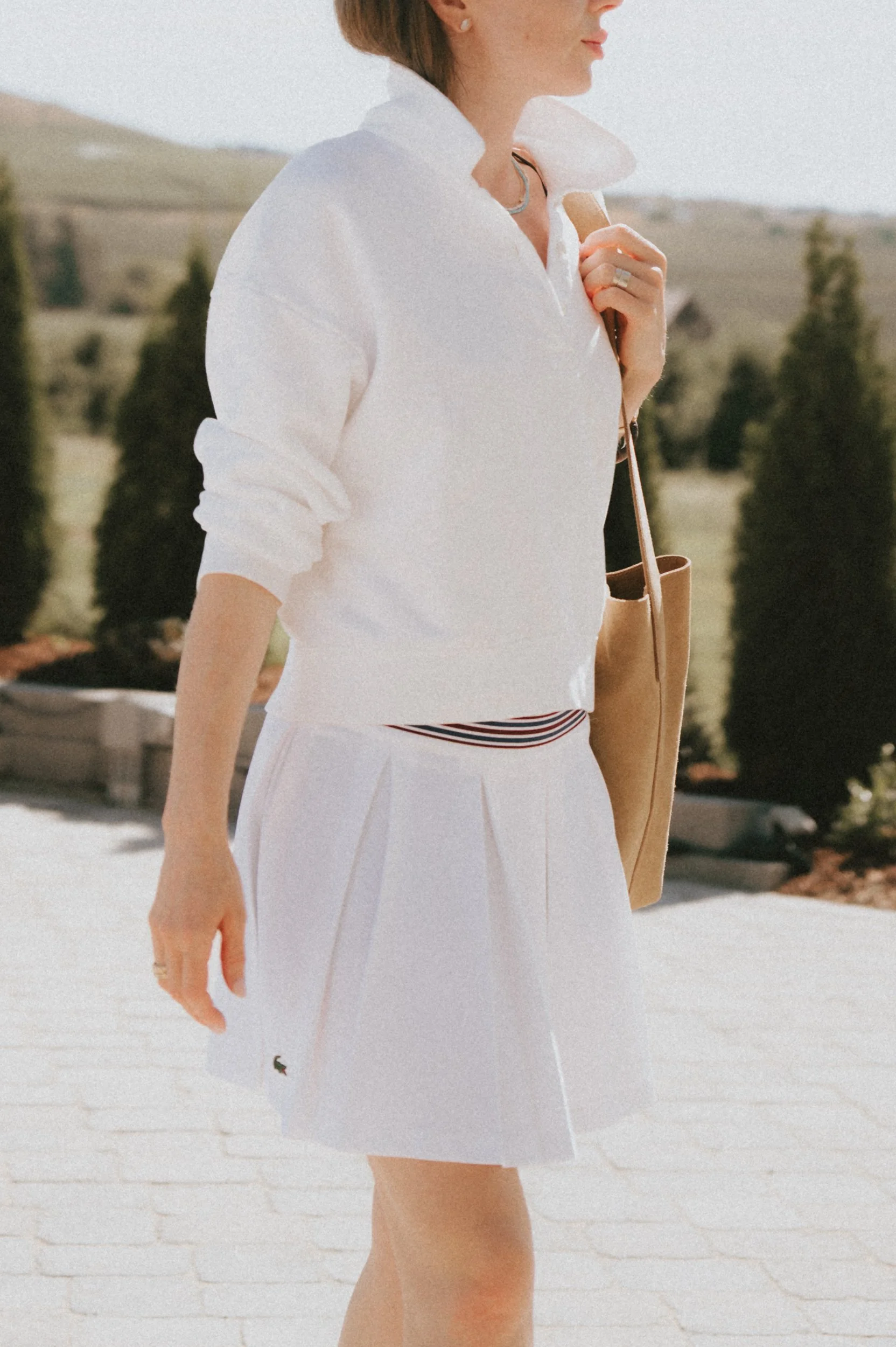  Lacoste tennis skirt Madewell the essential suede bucket bag Lacoste rugger polo shirt white long sleeve polo collar sweatshirt 
