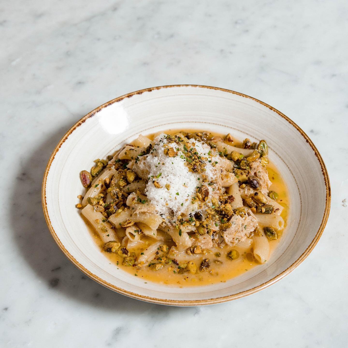 Back on the menu:
House made maccheroni, with rabbit rag&uacute;, guanciale, pistachio and parmigiano reggiano 🤤🍷