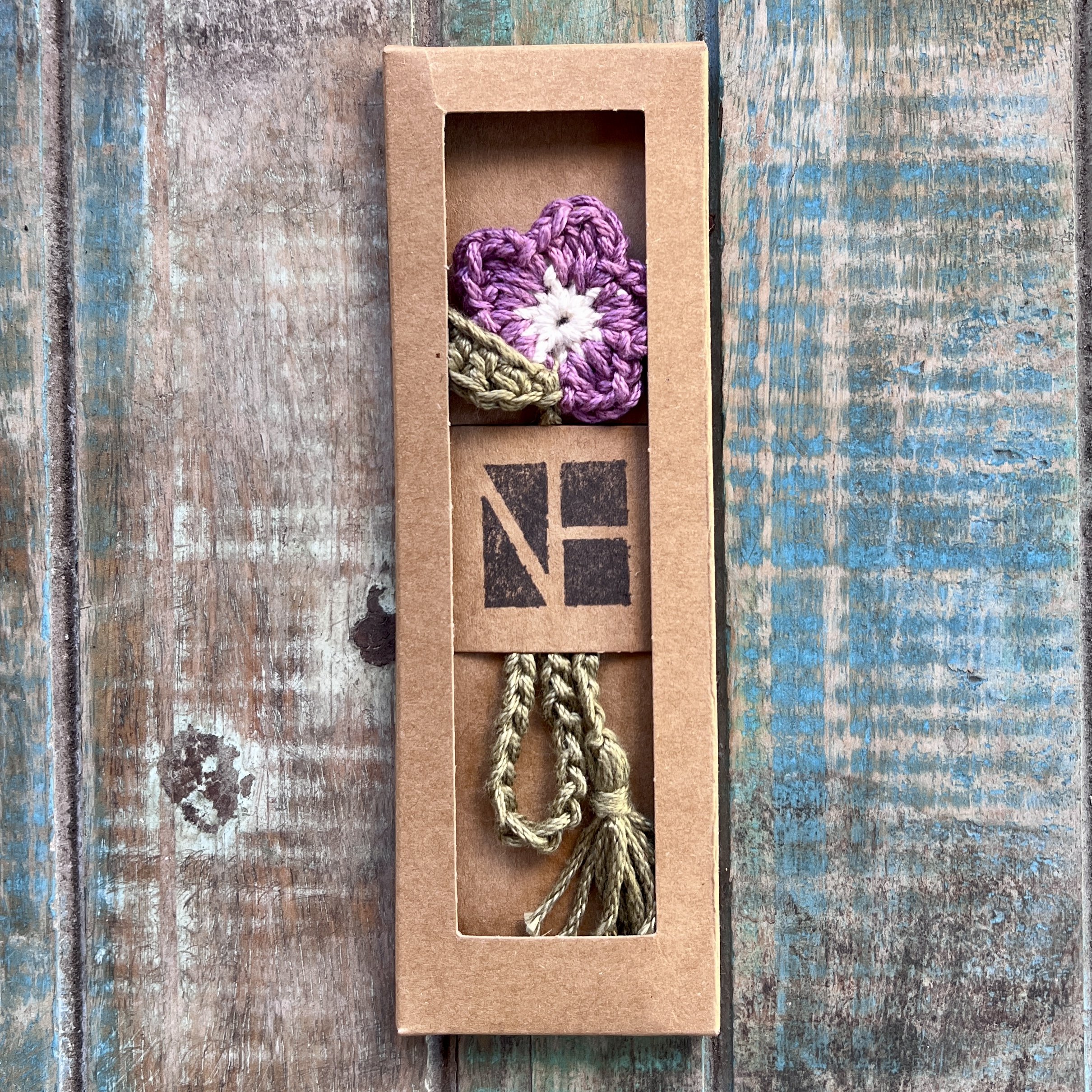 Crochet Flower Bookmark  (Violette)