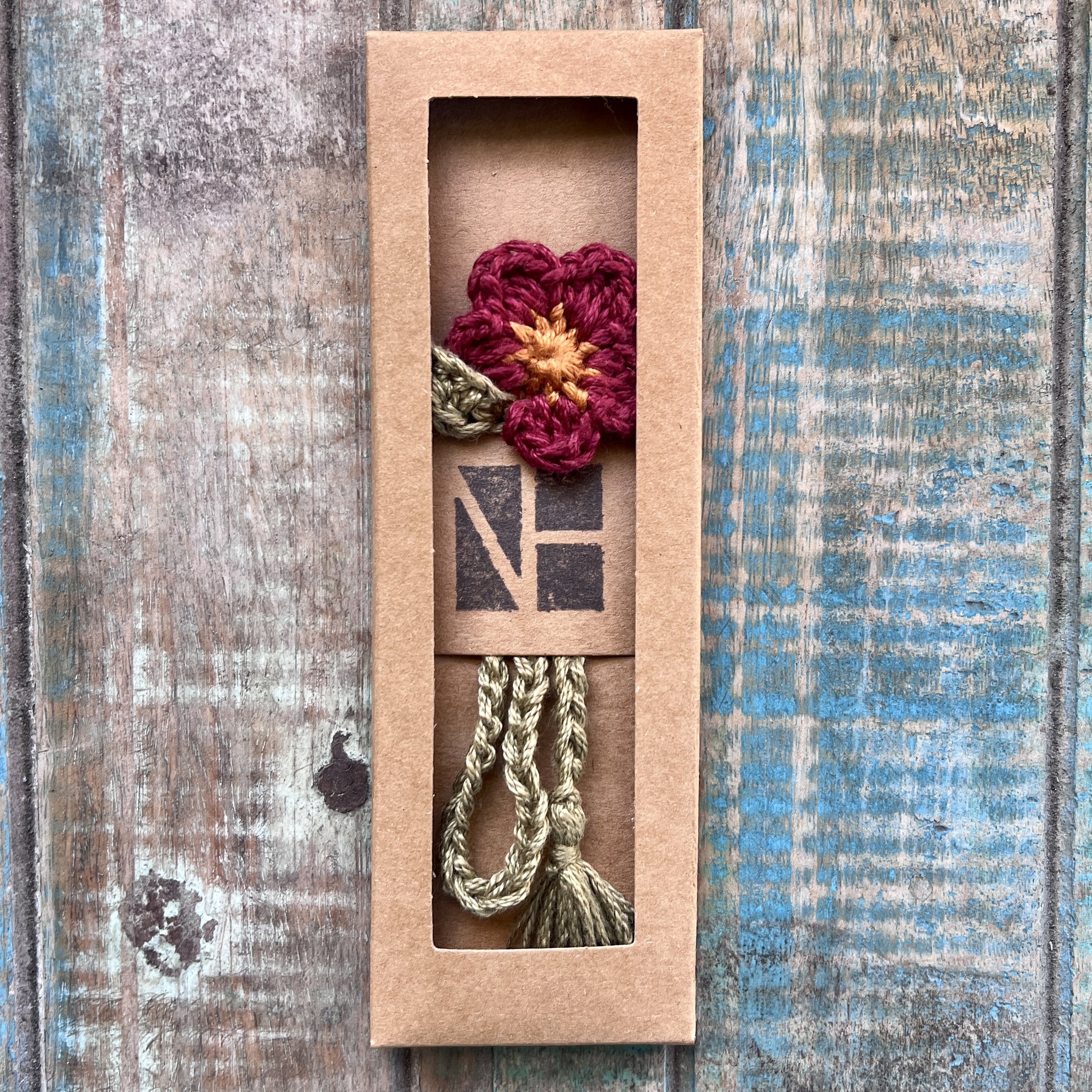 Crochet Flower Bookmark  (Amira)