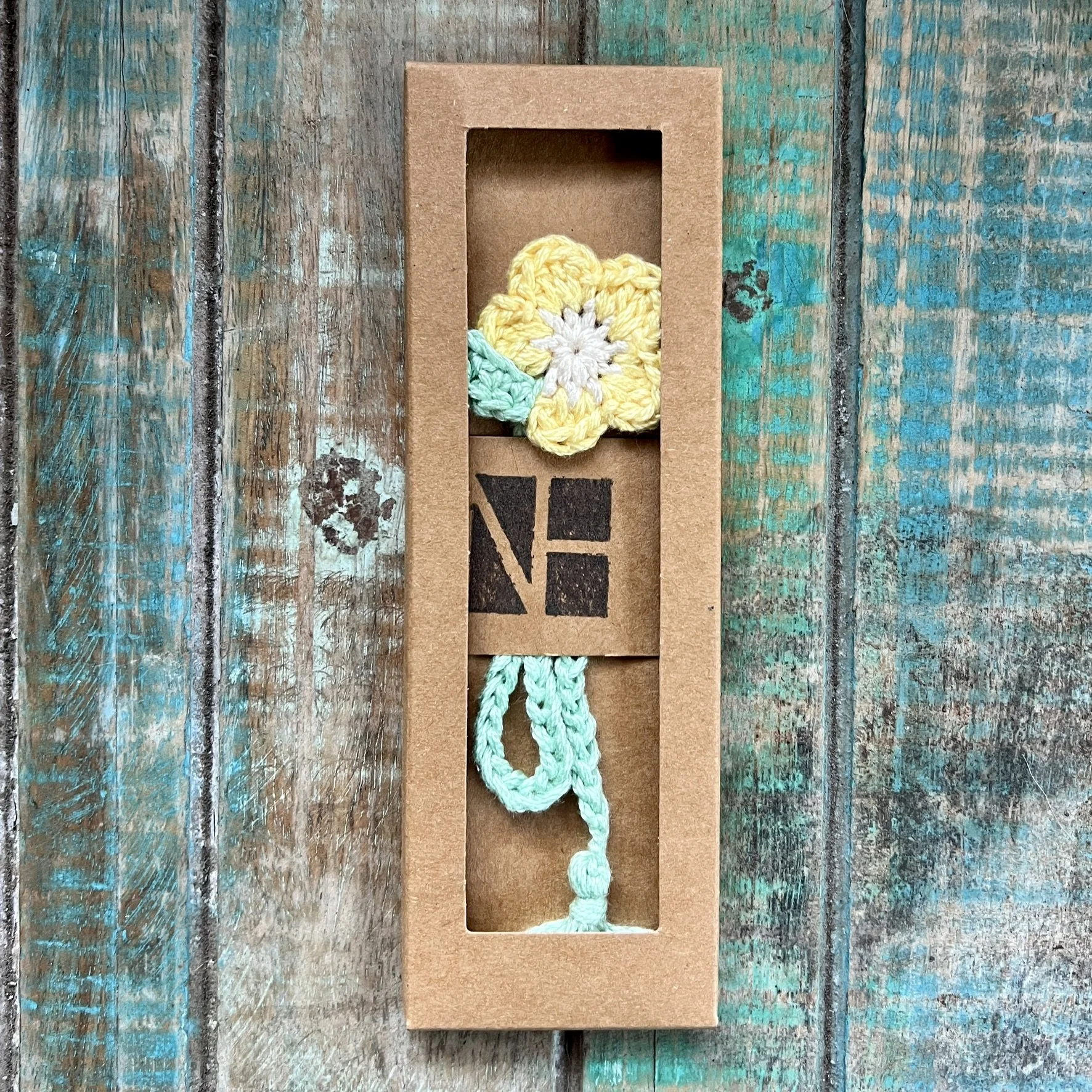 Crochet Flower Bookmark  (Leila)
