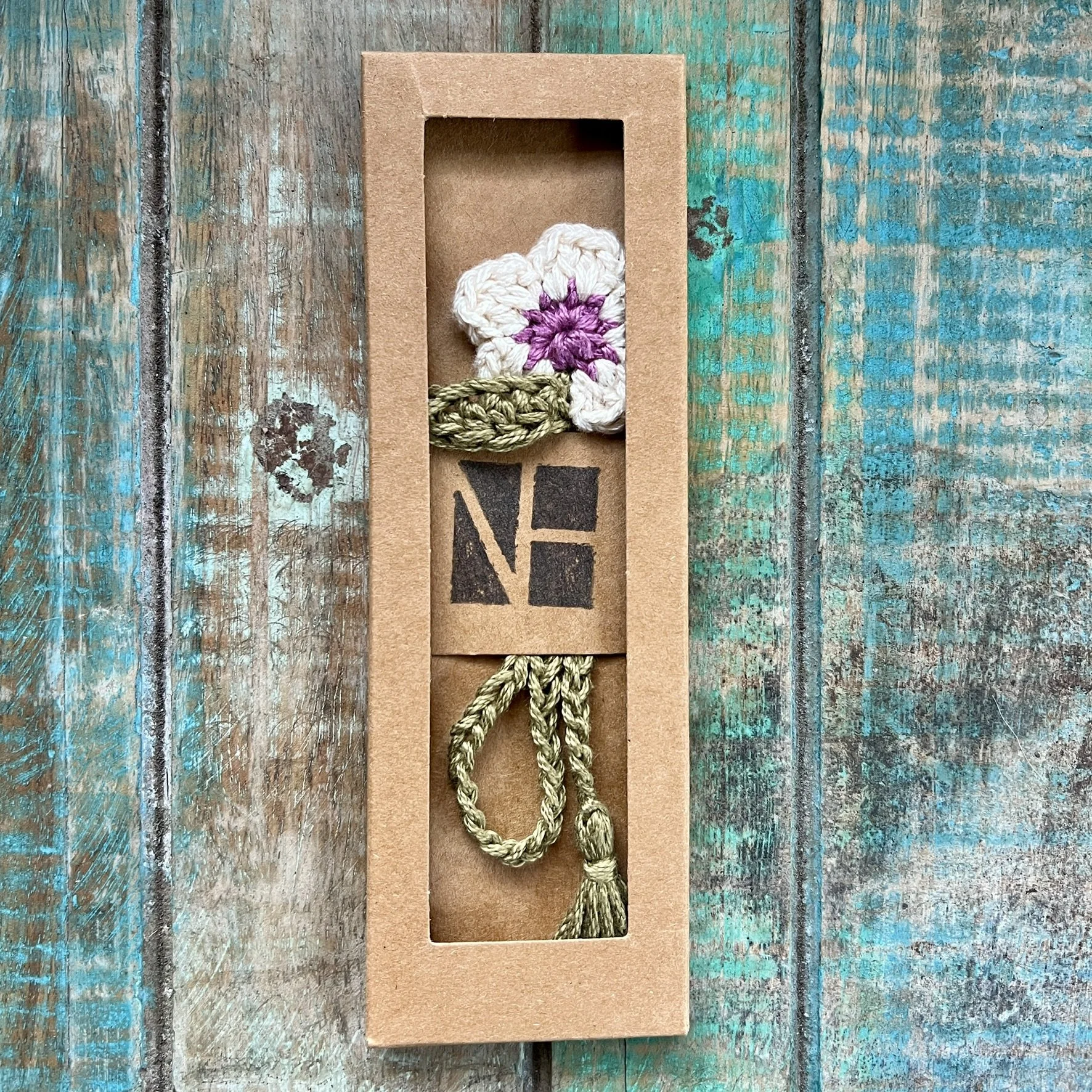 Crochet Flower Bookmark  (Sabeen)