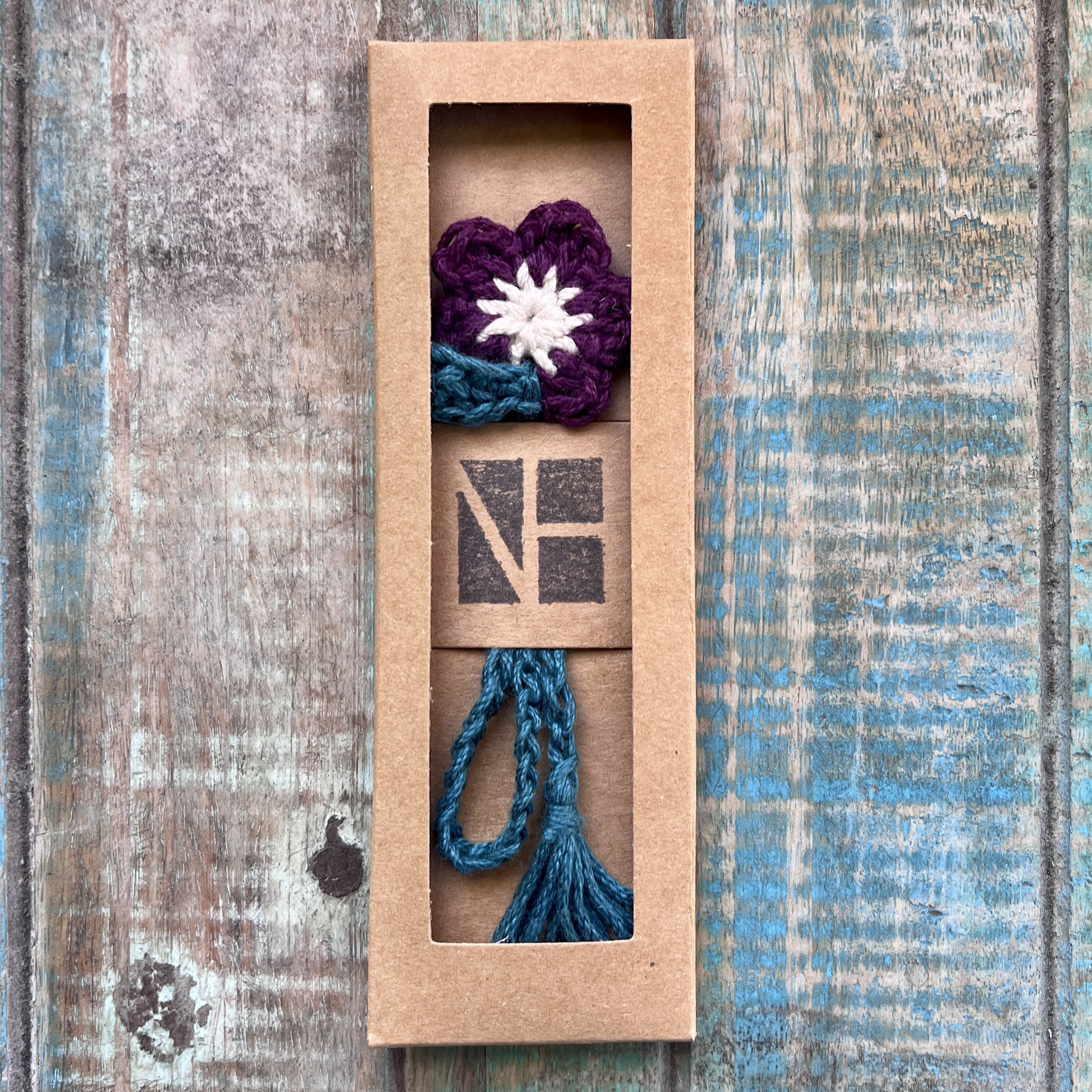 Crochet Flower Bookmark  (Bee)