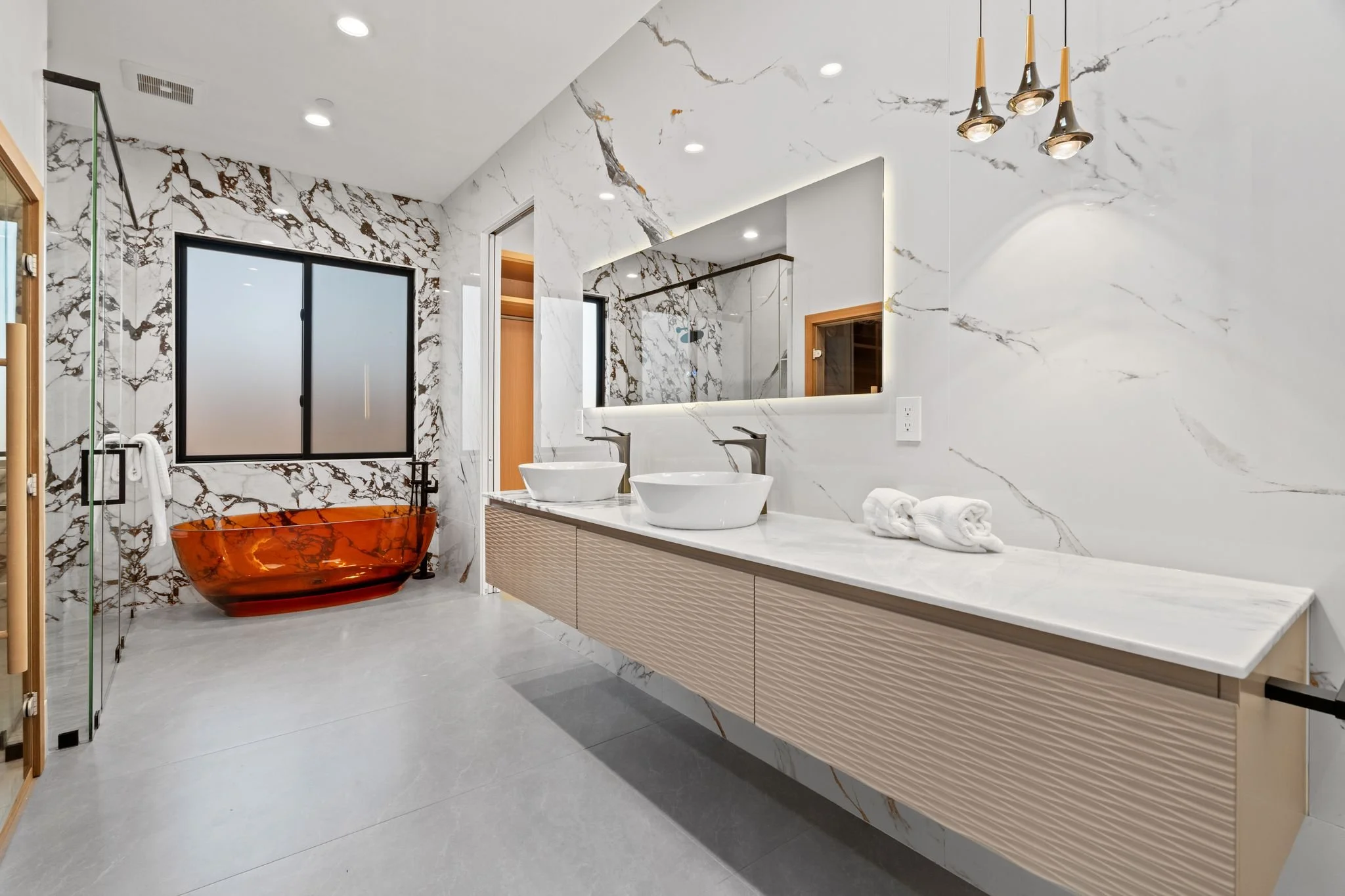43 Master Bath.jpg