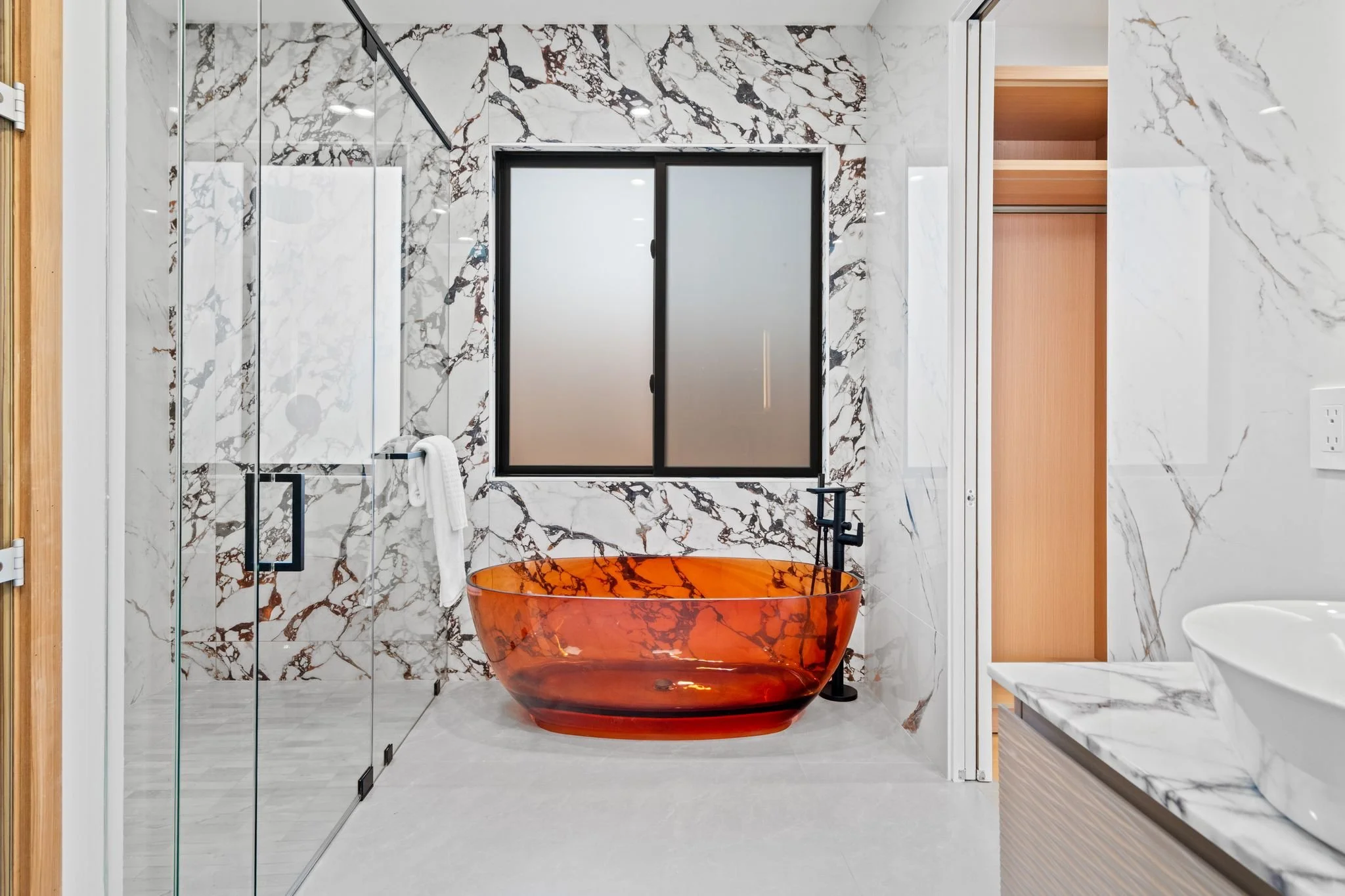 44 Master Bath.jpg