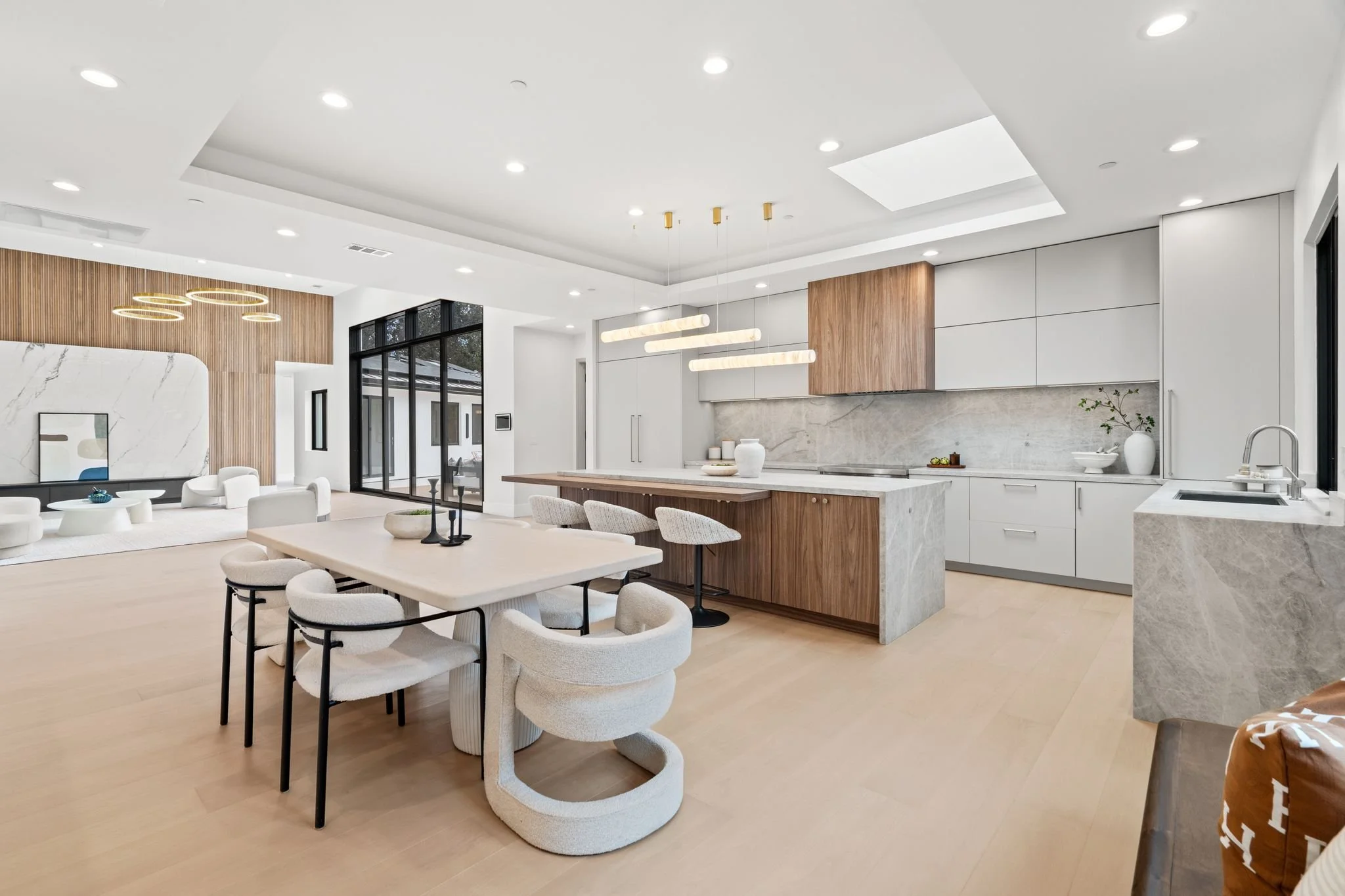 13 Kitchen Dining.jpg