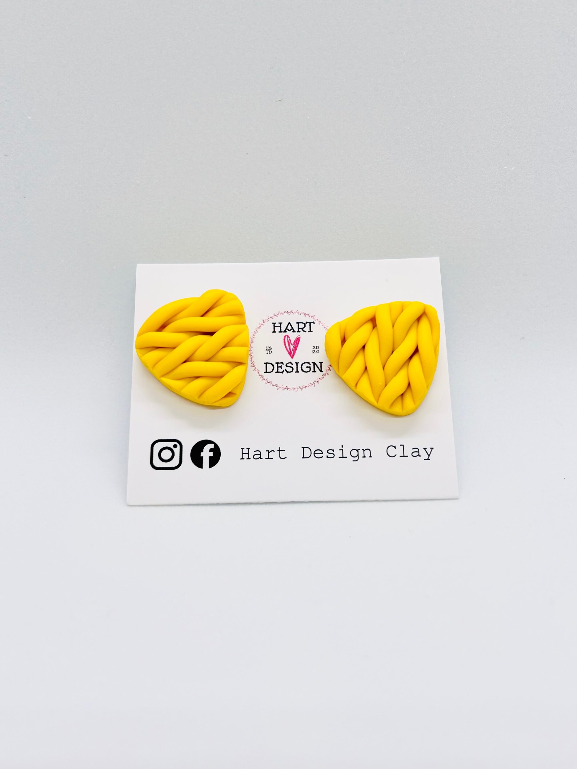 Yellow triangle knit stud