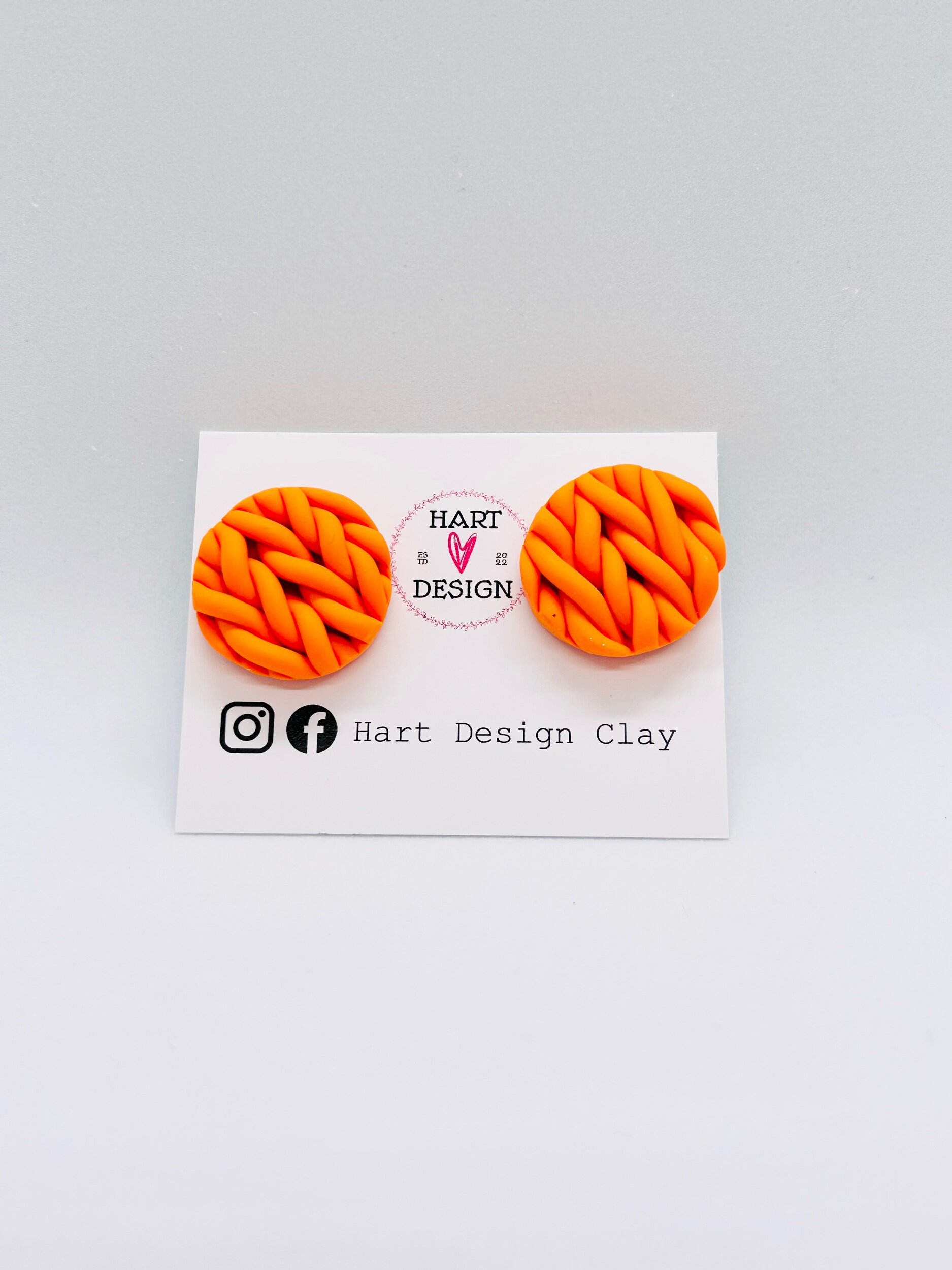 Orange knit stud