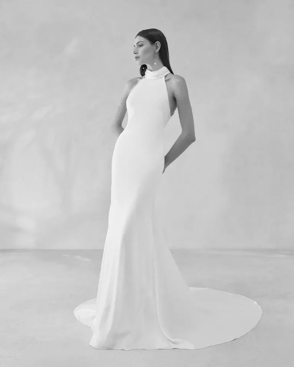 Classy 🤍

Denne kjolen er helt r&aring;, og har blitt etterspurt av mange!🫶
Har du allerede en kjole fra f&oslash;r, er denne ogs&aring; perfekt som kjole nummer 2 til kvelden 🥂

#bride #bridal #bridalgown #dressnumber2 #bridalfashion #bridalinspi