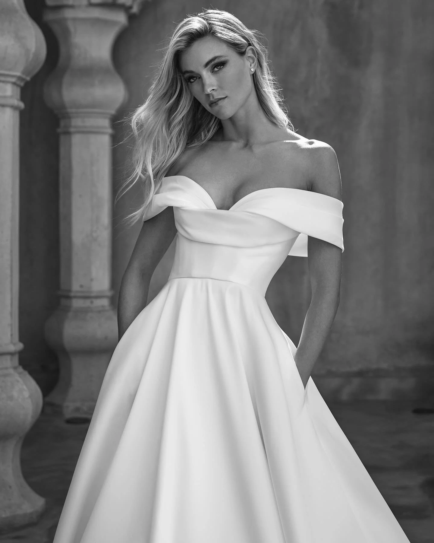 In store now 🤍

#love #bridal #bridalgown #bridaldress #bridalinspiration #bridalfashion #weddingdress #weddinggown #wedding #weddingfashion #weddinginspiration #brud #brudekjole #bryllup